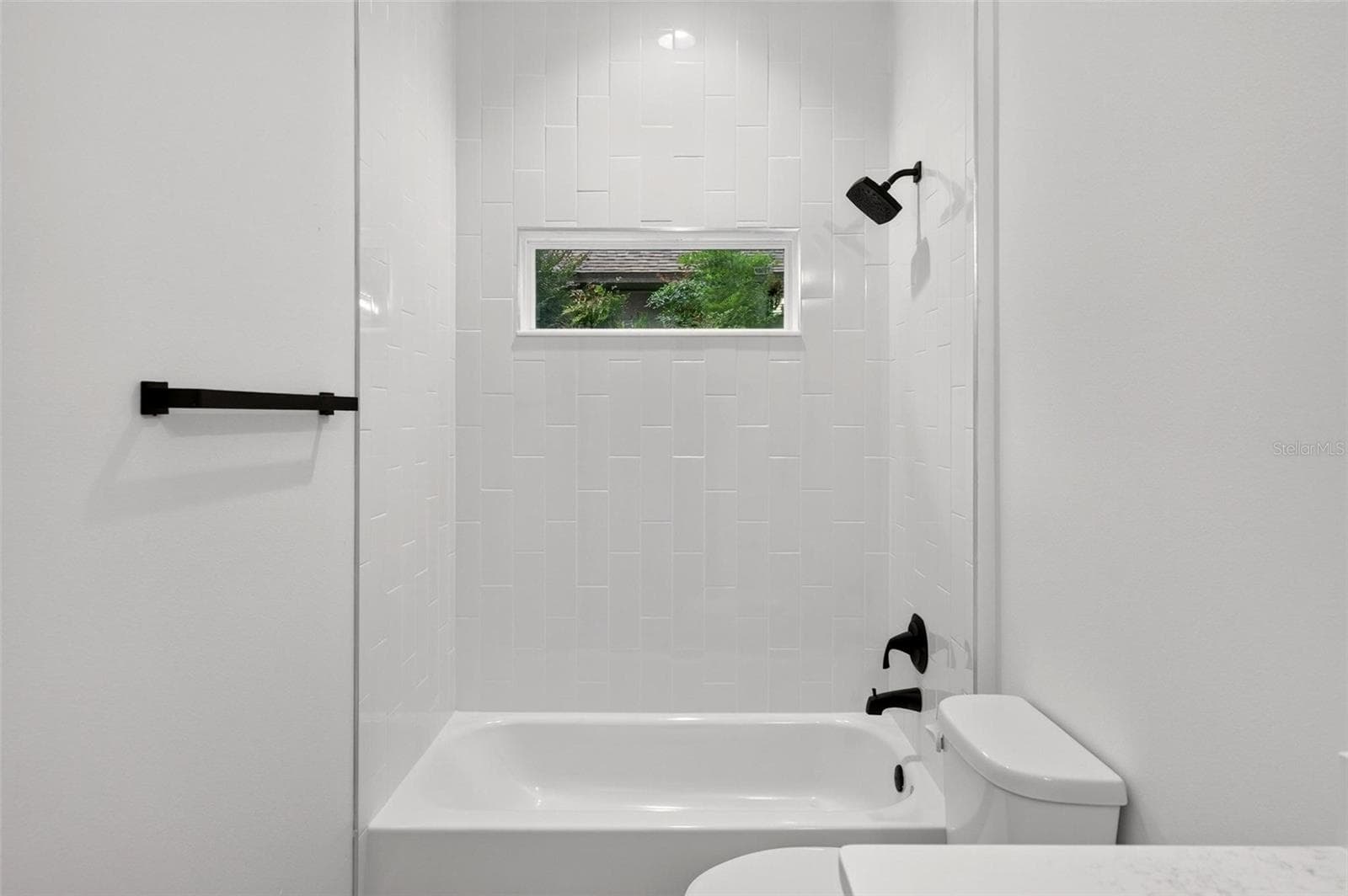 Bath # 2 - 381 CARRIAGE LN, LADY LAKE