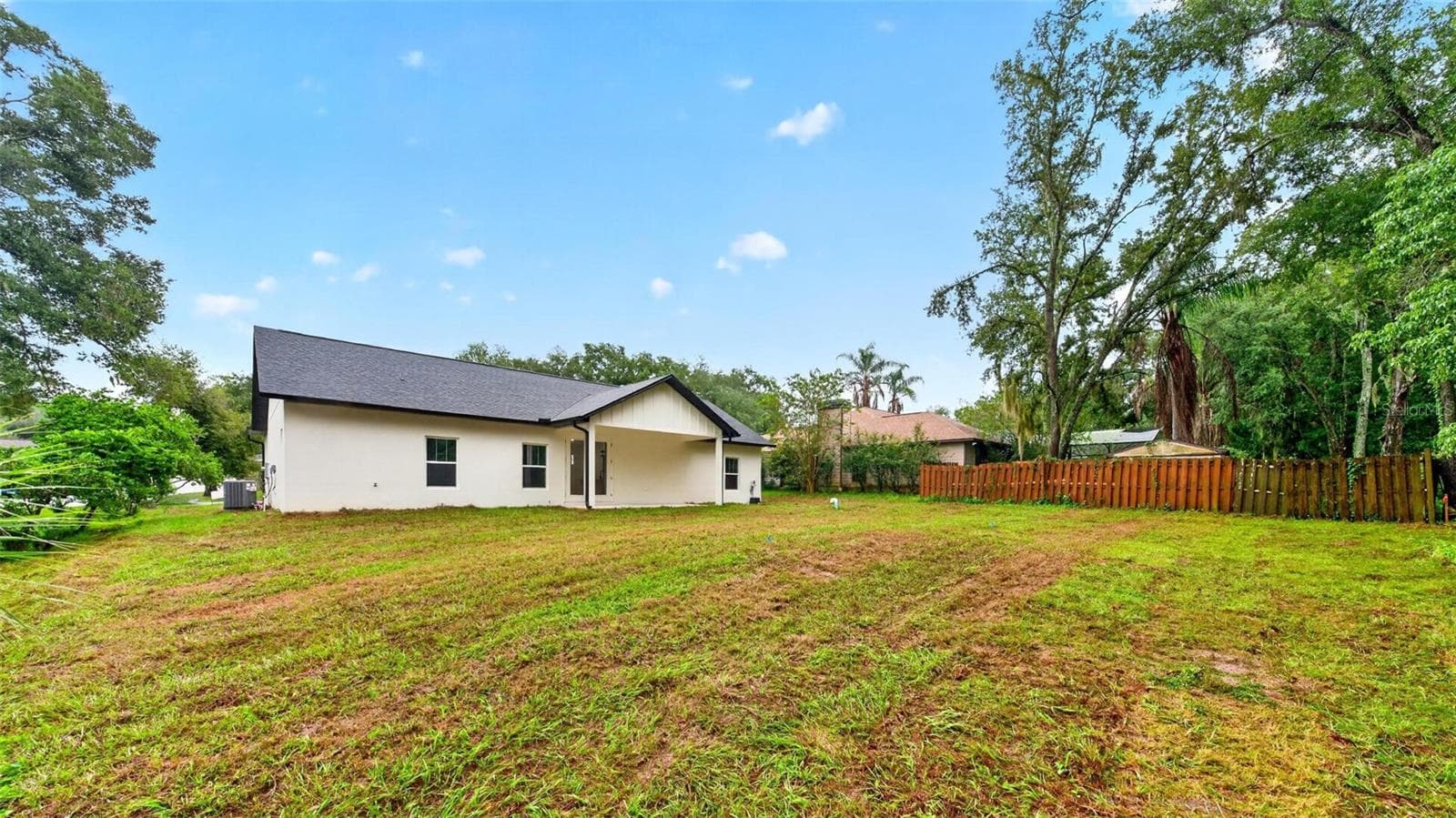 Backyard - 381 CARRIAGE LN, LADY LAKE