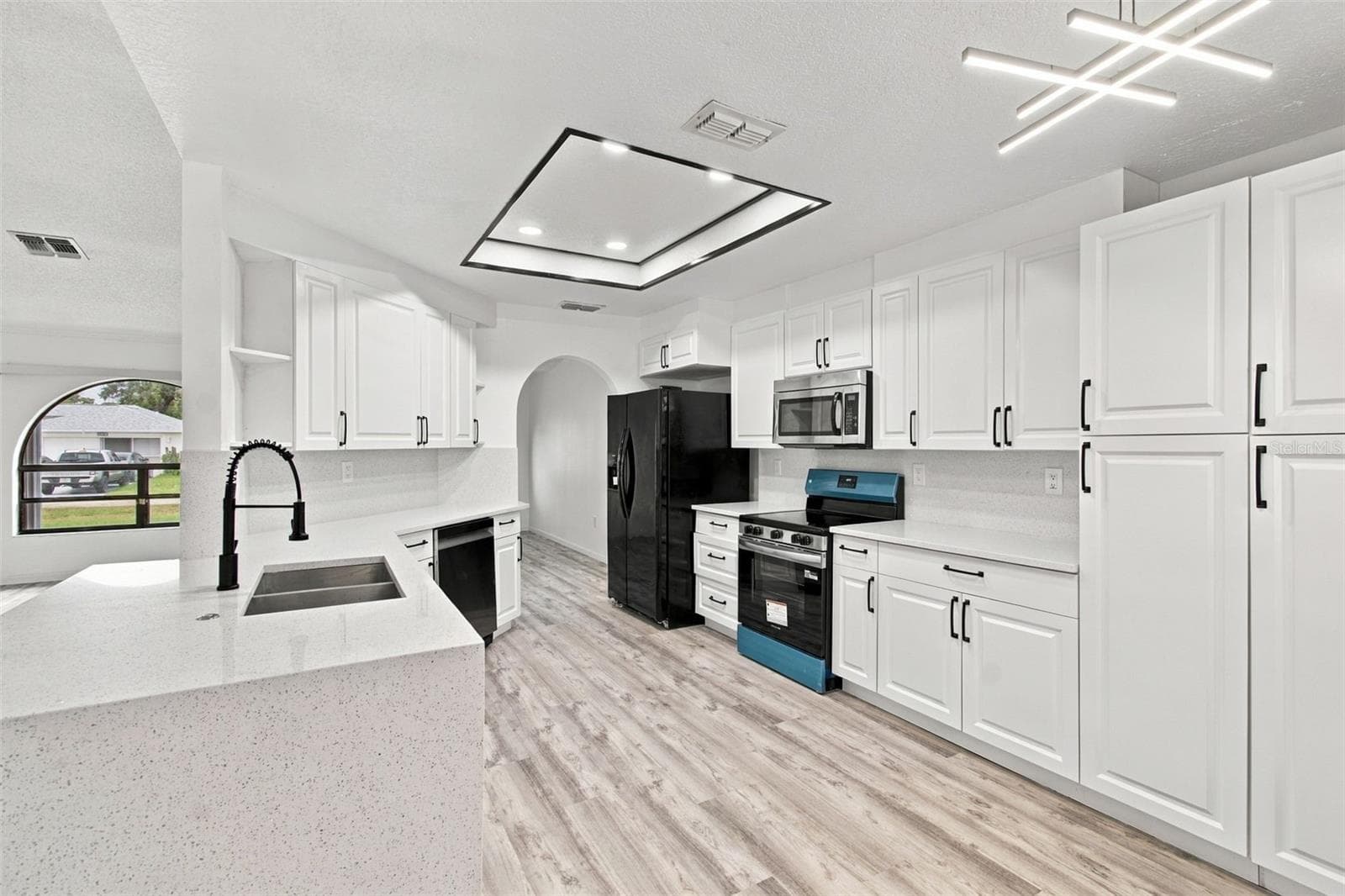 Single Family Residence at 8075 SHALOM DR, SPRING HILL, photo 9 of 40