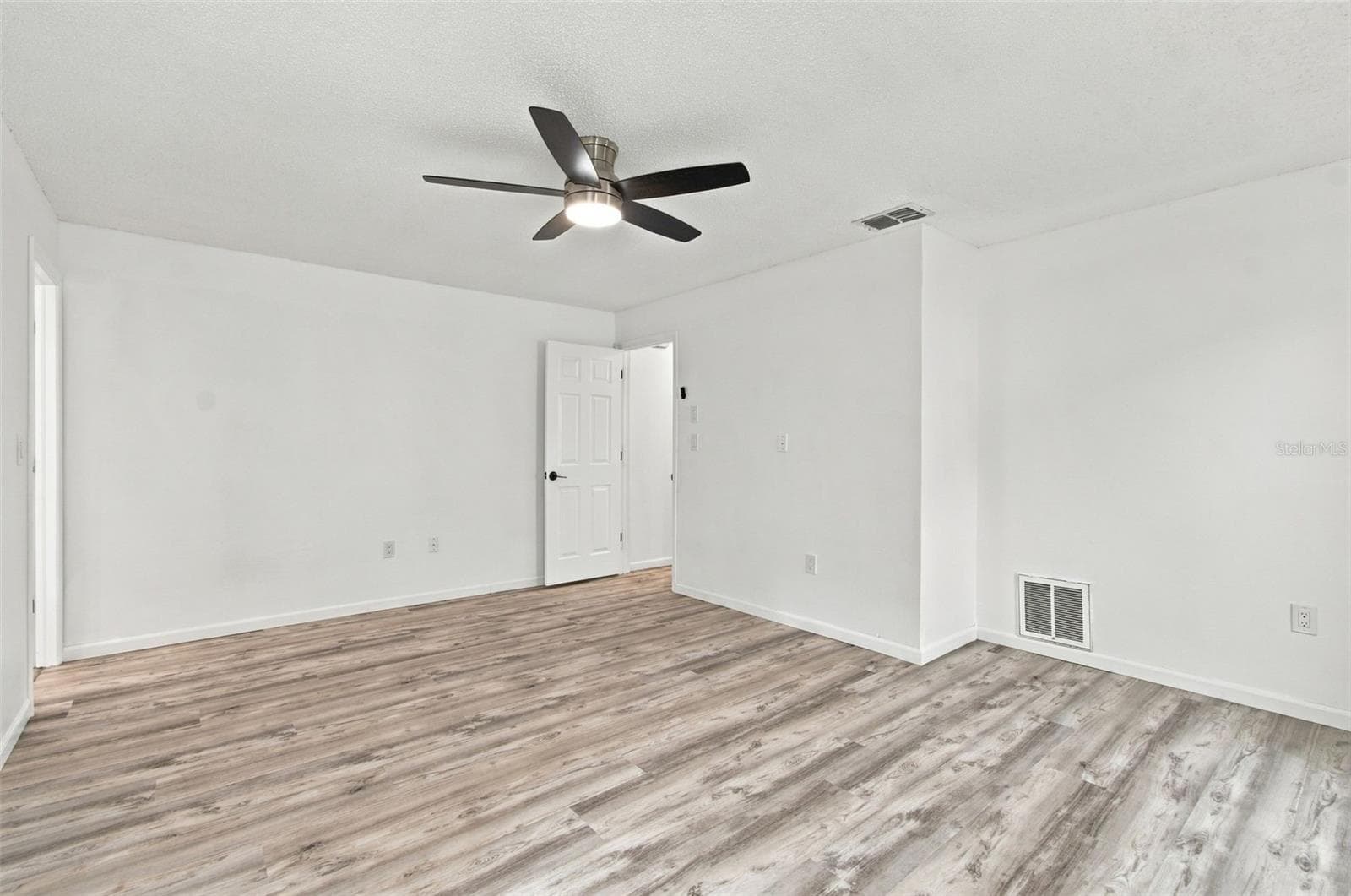 Single Family Residence at 8075 SHALOM DR, SPRING HILL, photo 20 of 40