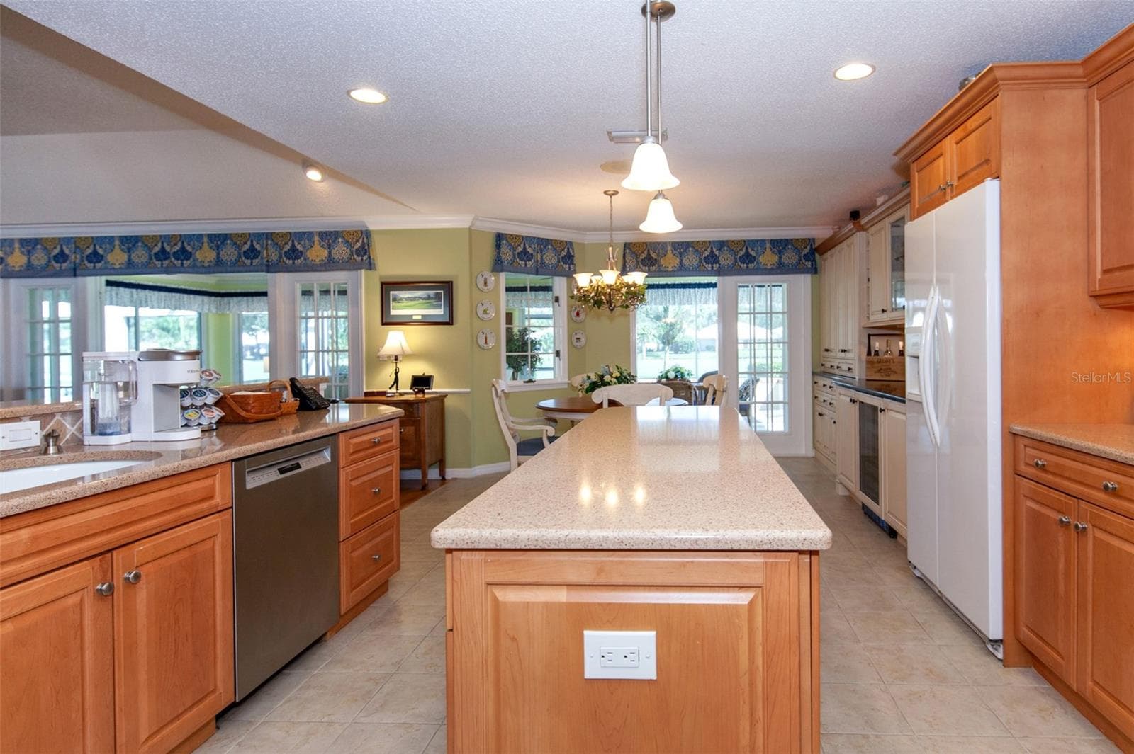 Kitchen - 25 feet long - 810 CARNOUSTIE DR, VENICE