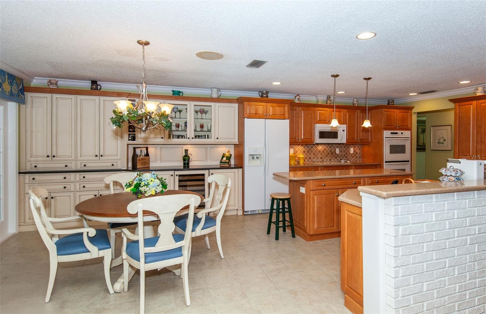 Dinette area - 810 CARNOUSTIE DR, VENICE