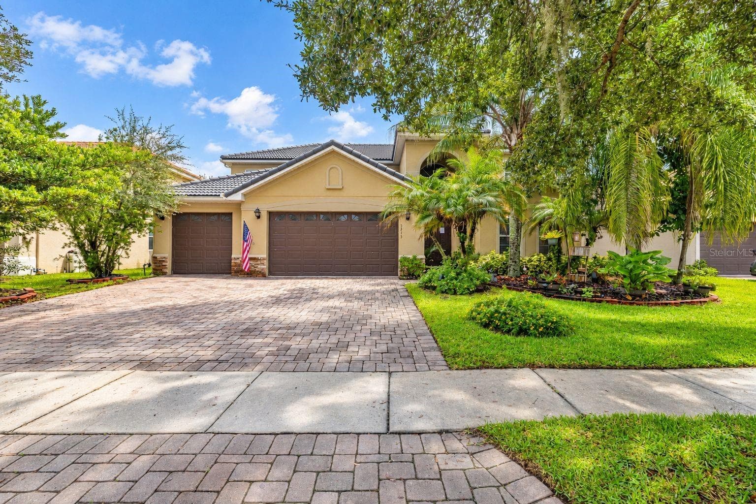3713 EAGLE ISLE CIR