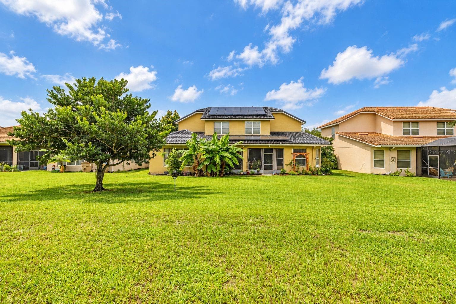 Single Family Residence at 3713 EAGLE ISLE CIR, KISSIMMEE, photo 2 of 92