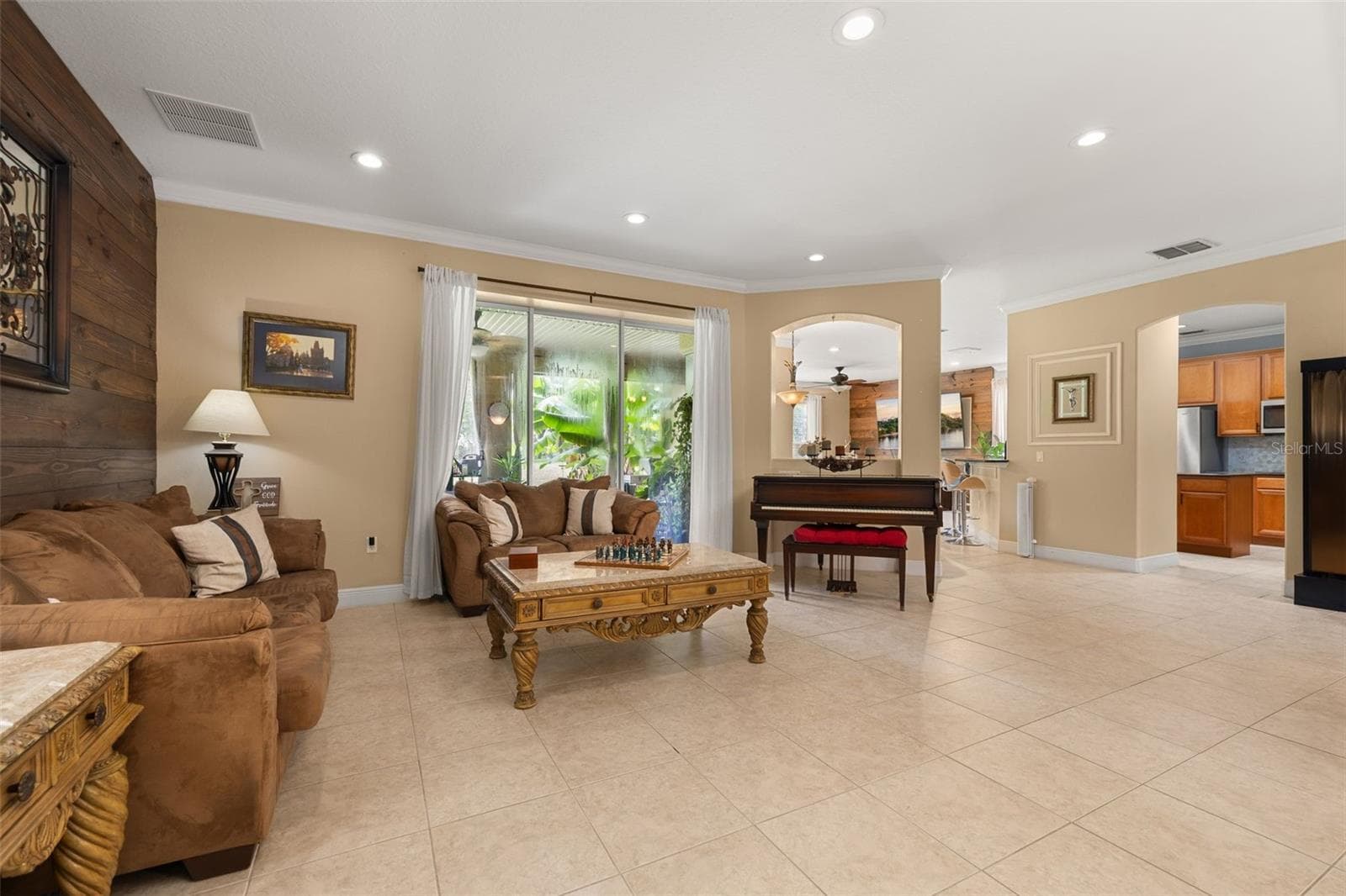 Single Family Residence at 3713 EAGLE ISLE CIR, KISSIMMEE, photo 7 of 92