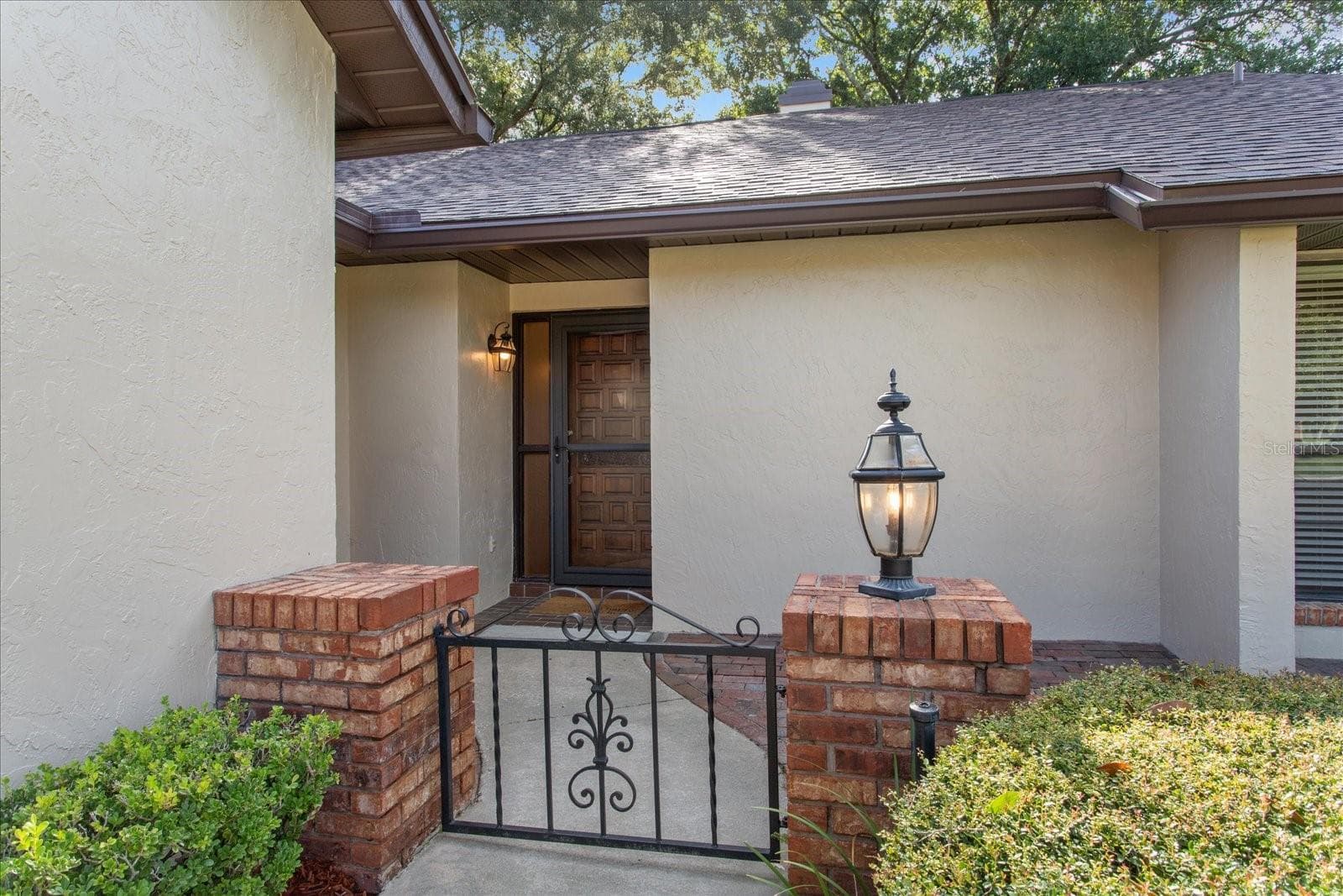 Front Courtyard Entry - 179 GOLF CLUB DR, LONGWOOD