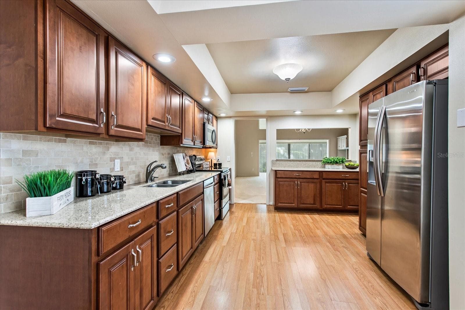 Tons of counter space, cabinets and pantry! - 179 GOLF CLUB DR, LONGWOOD