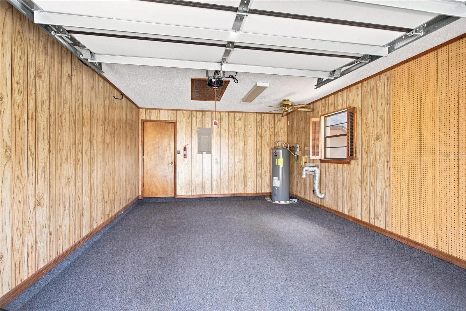 Oversized 1 car garage - 179 GOLF CLUB DR, LONGWOOD