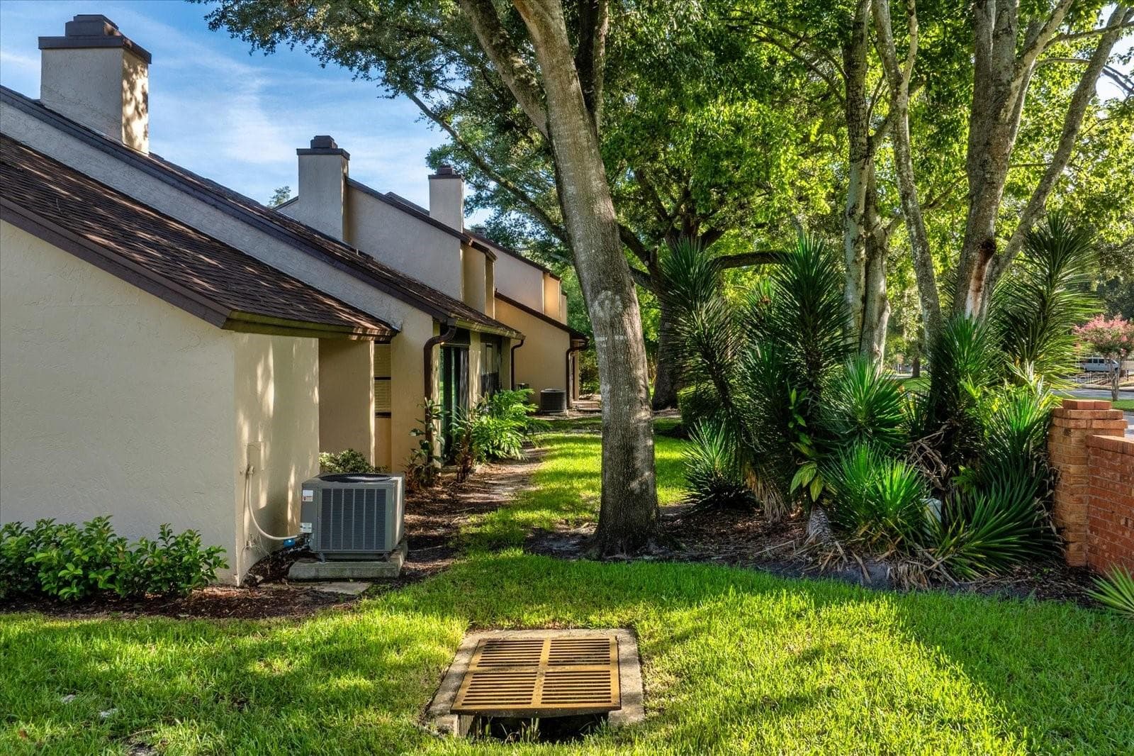 Beautifully treed property - 179 GOLF CLUB DR, LONGWOOD