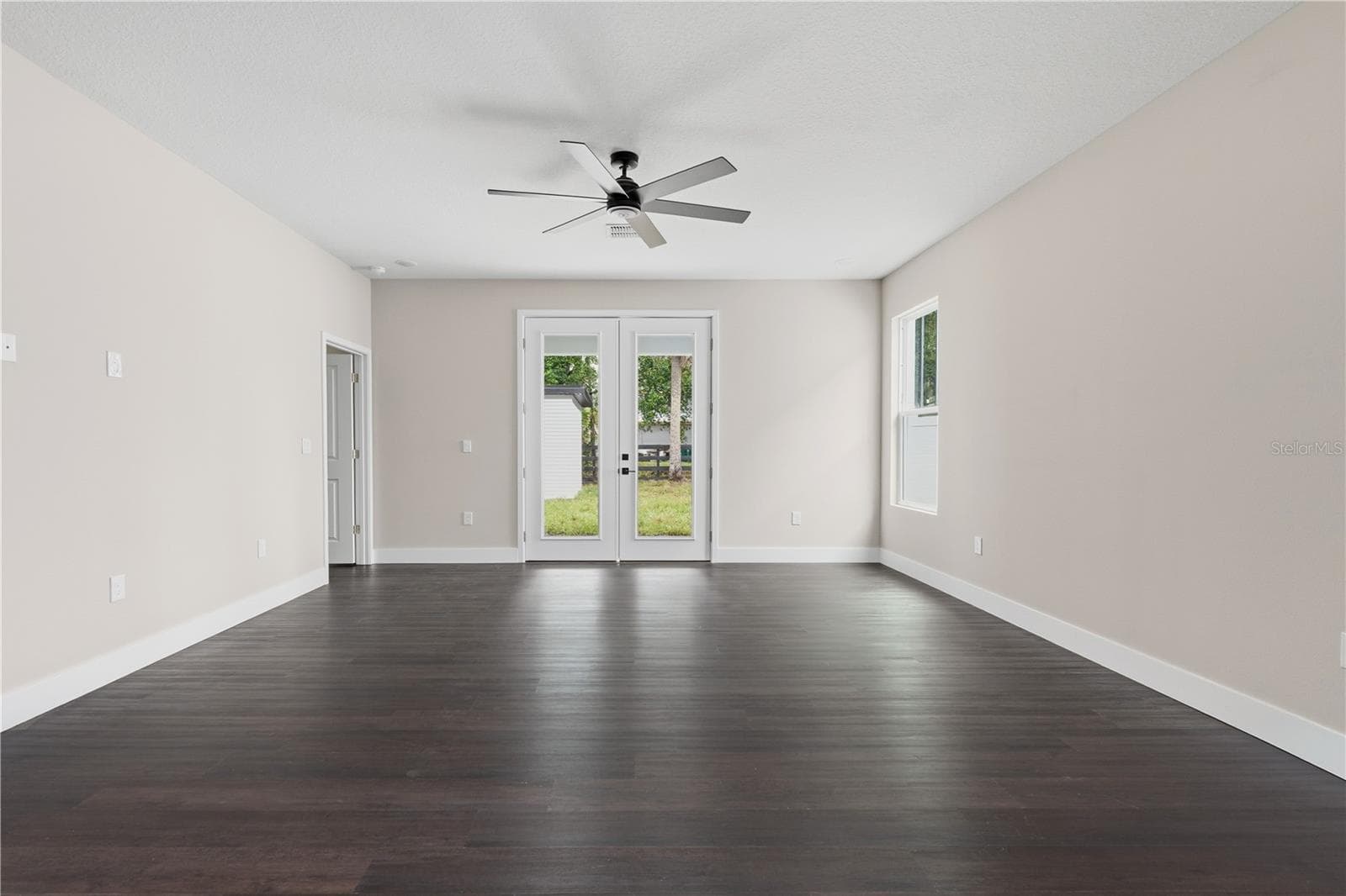 Single Family Residence at 225 E HYDE PARK AVE, EUSTIS, photo 11 of 35