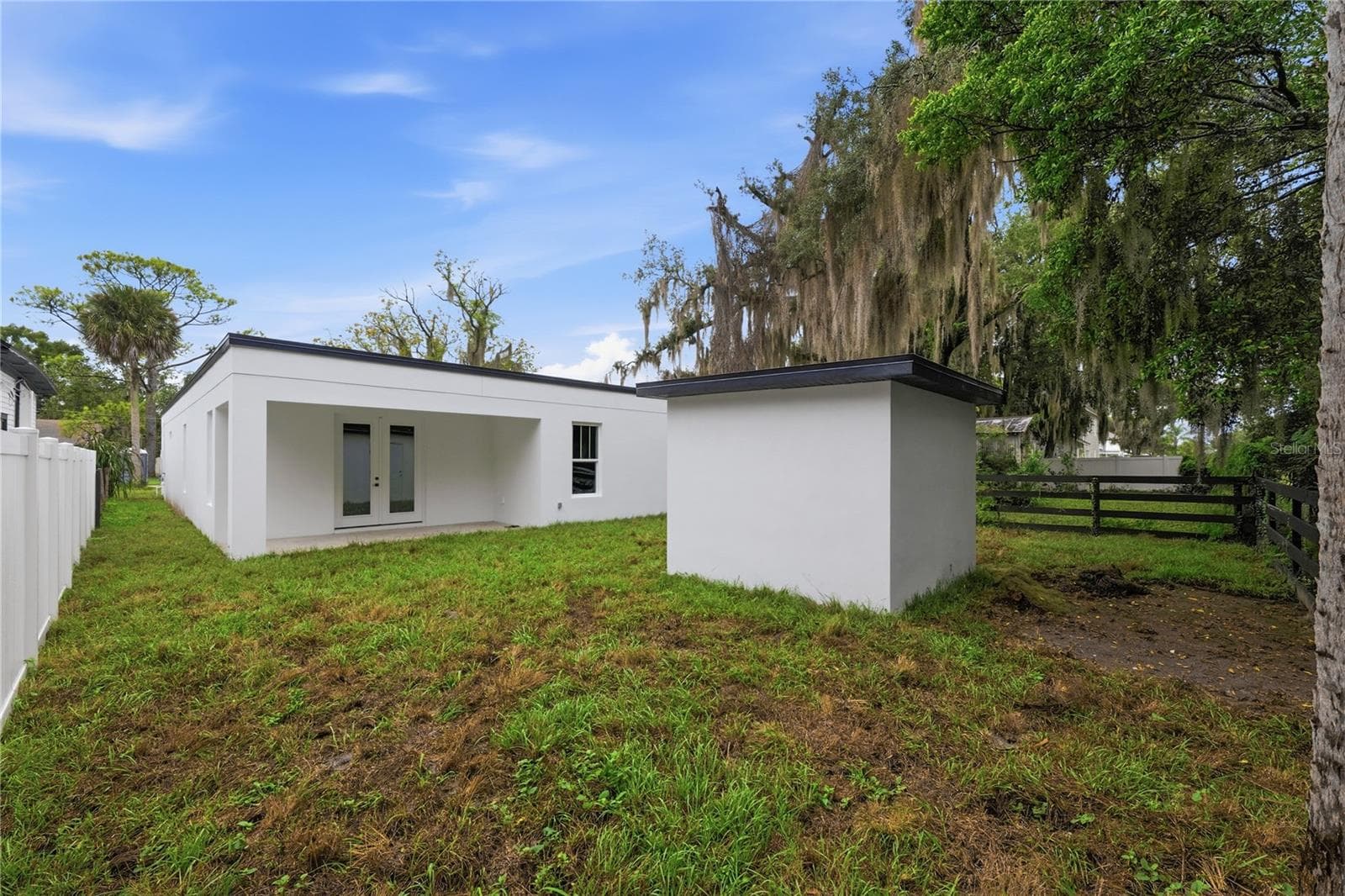 Single Family Residence at 225 E HYDE PARK AVE, EUSTIS, photo 32 of 35