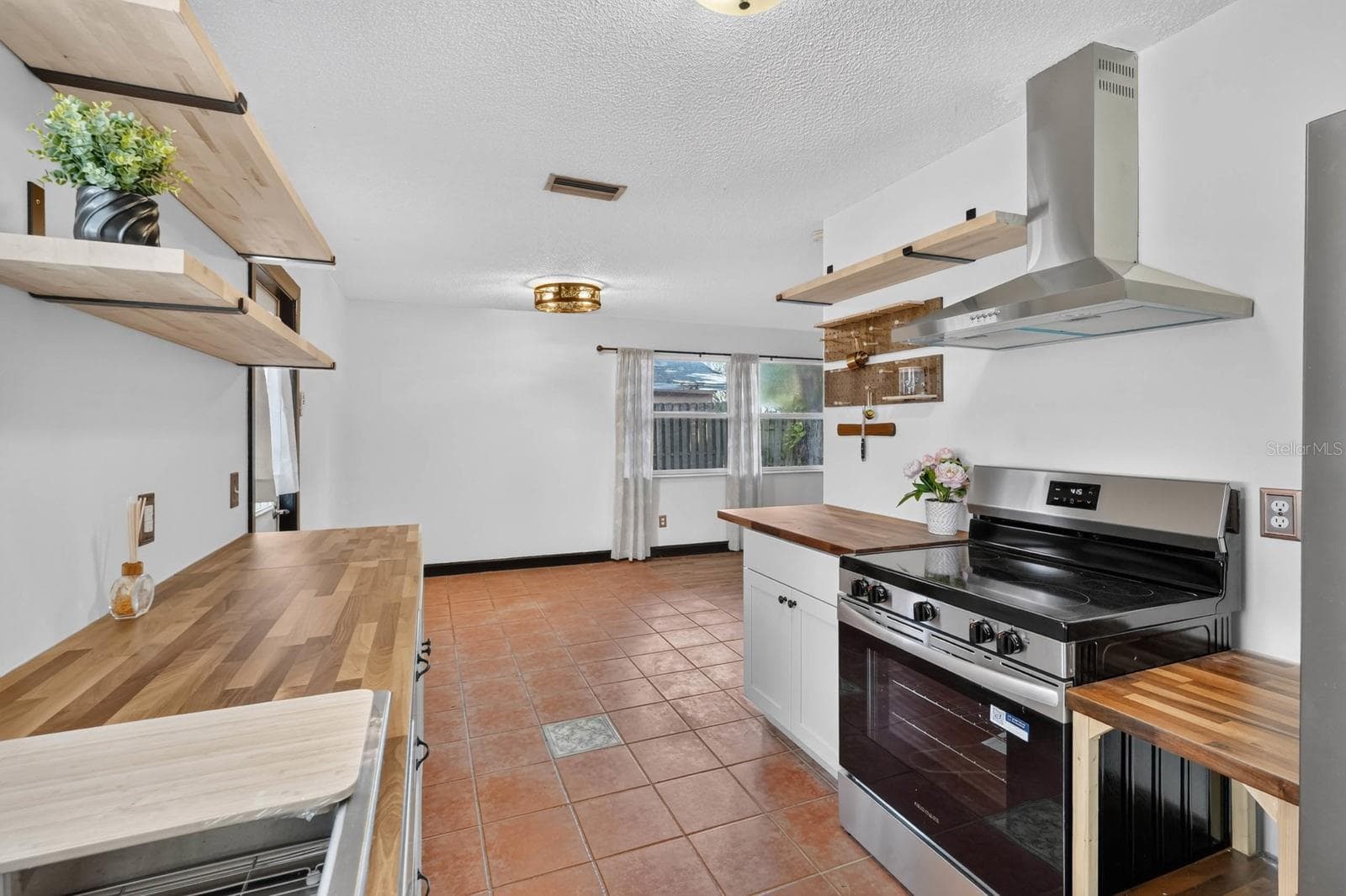 Single Family Residence at 119 BIGELOW DR, EDGEWATER, photo 9 of 28