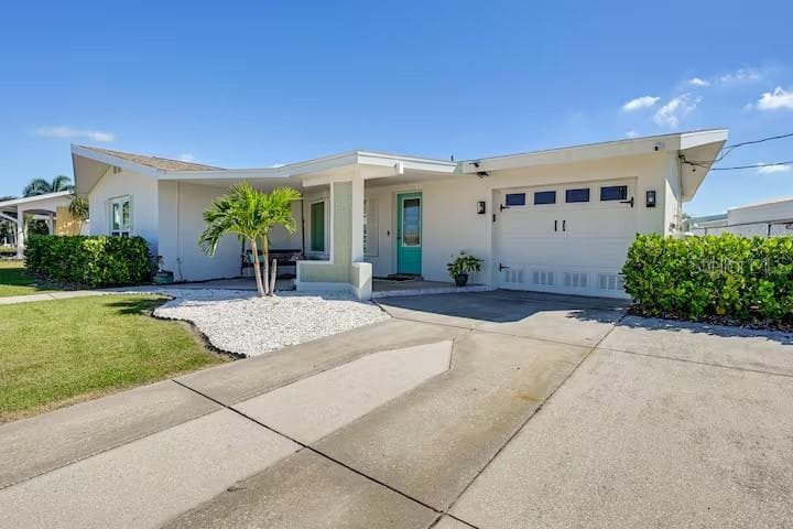 Single Family Residence at 924 ARLINGTON RD, PALMETTO, photo 2 of 36