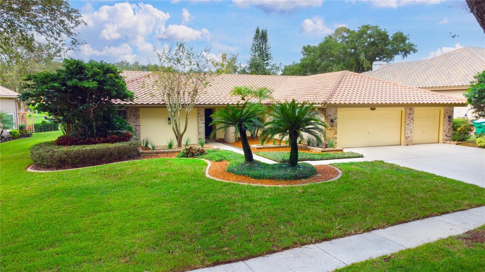 EXTERIOR FRONT - 2194 PINNACLE CIR N, PALM HARBOR