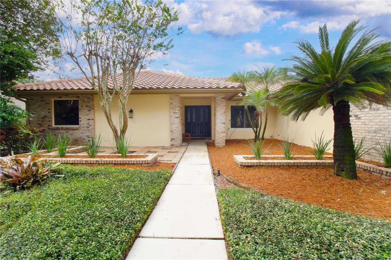 EXTERIOR FRONT - 2194 PINNACLE CIR N, PALM HARBOR