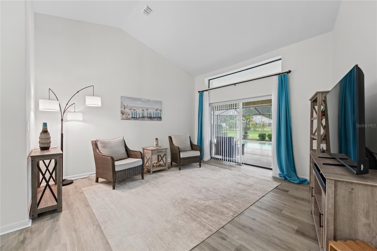 LIVING ROOM CURTAINS DO NOT CONVEY - 2194 PINNACLE CIR N, PALM HARBOR