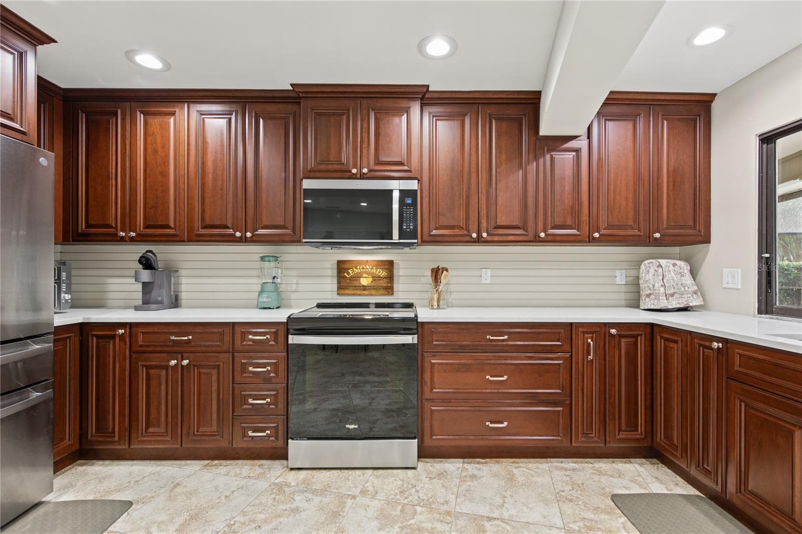 DINING ROOM AROUND THE CORNER AND UPDATED KITCHEN - 2194 PINNACLE CIR N, PALM HARBOR