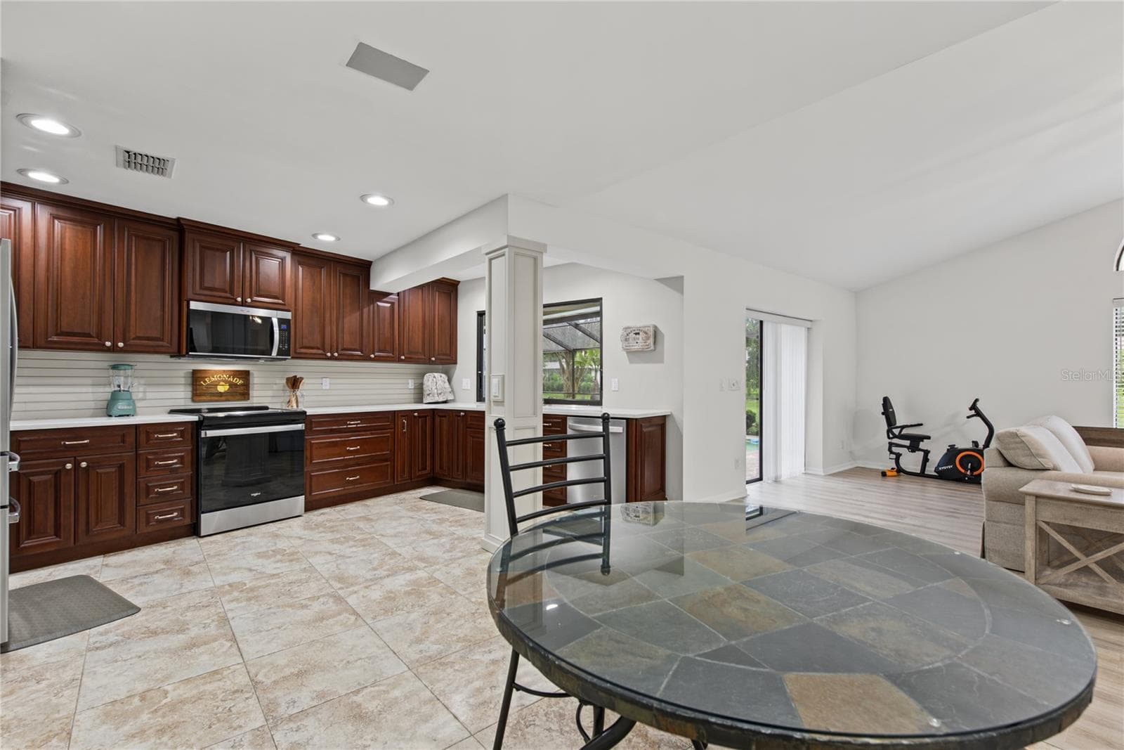 DINETTE EATING AREA NEXT TO KITCHEN - 2194 PINNACLE CIR N, PALM HARBOR