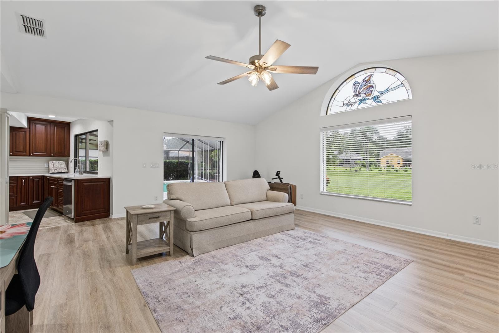 FAMILY ROOM & SLIDER TO POOL AREA - 2194 PINNACLE CIR N, PALM HARBOR