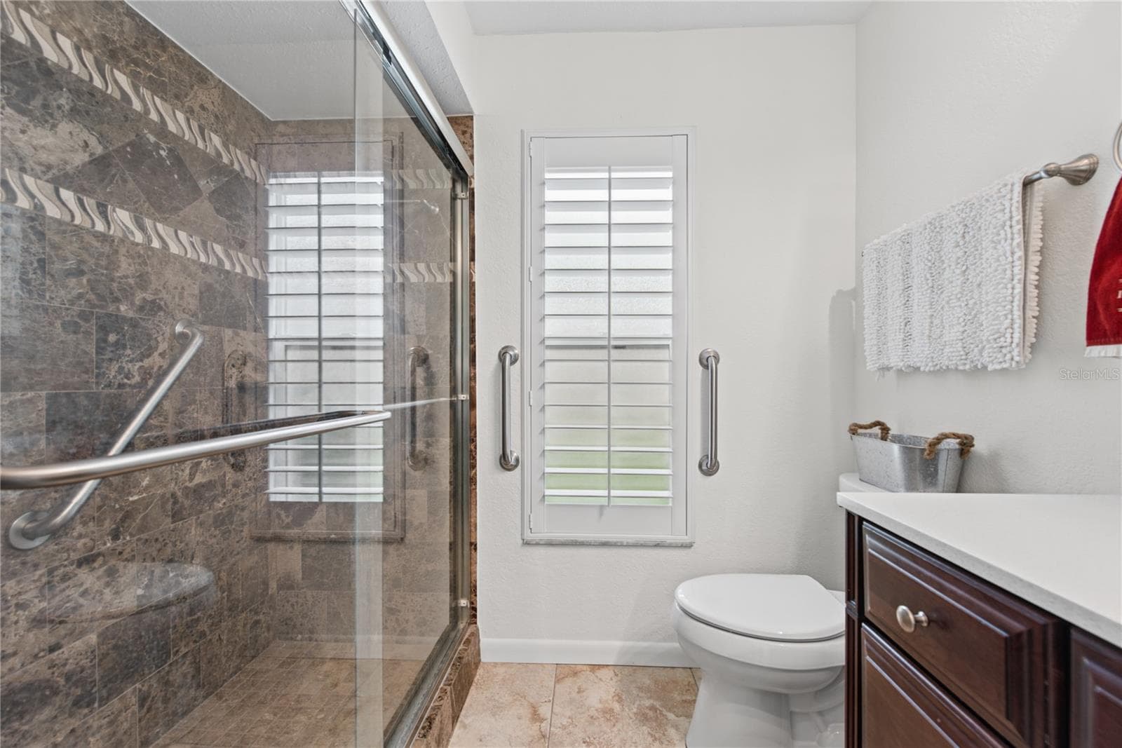 2ND FULL BATHROOM W/ STEP IN SHOWER - 2194 PINNACLE CIR N, PALM HARBOR