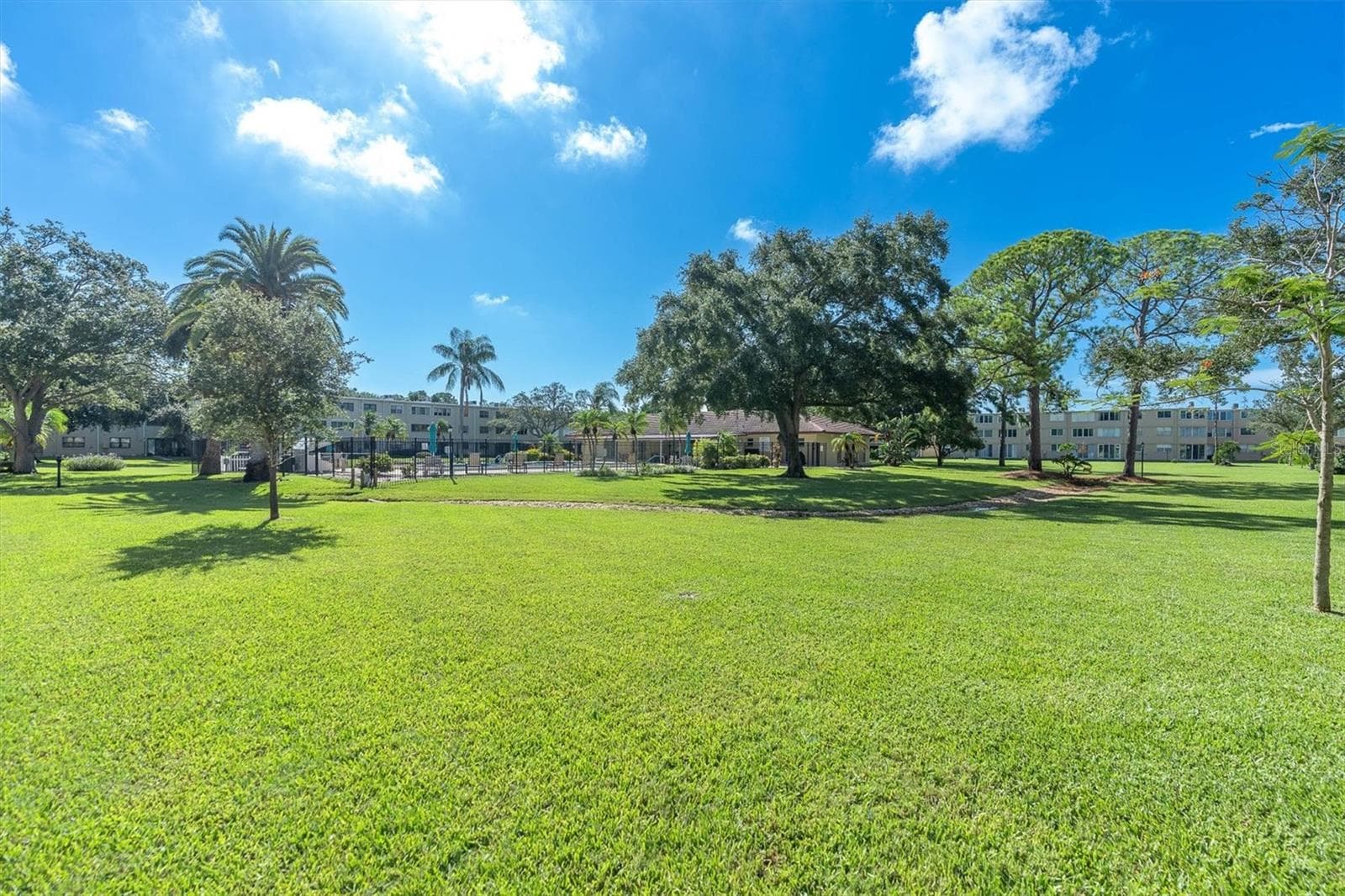 Condominium at 4715 BAY ST NE #330, ST PETERSBURG, photo 32 of 33