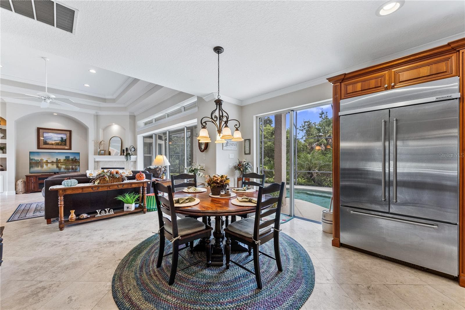 FAMILY ROOM AND EIK - 755 MILLS ESTATE PL, CHULUOTA