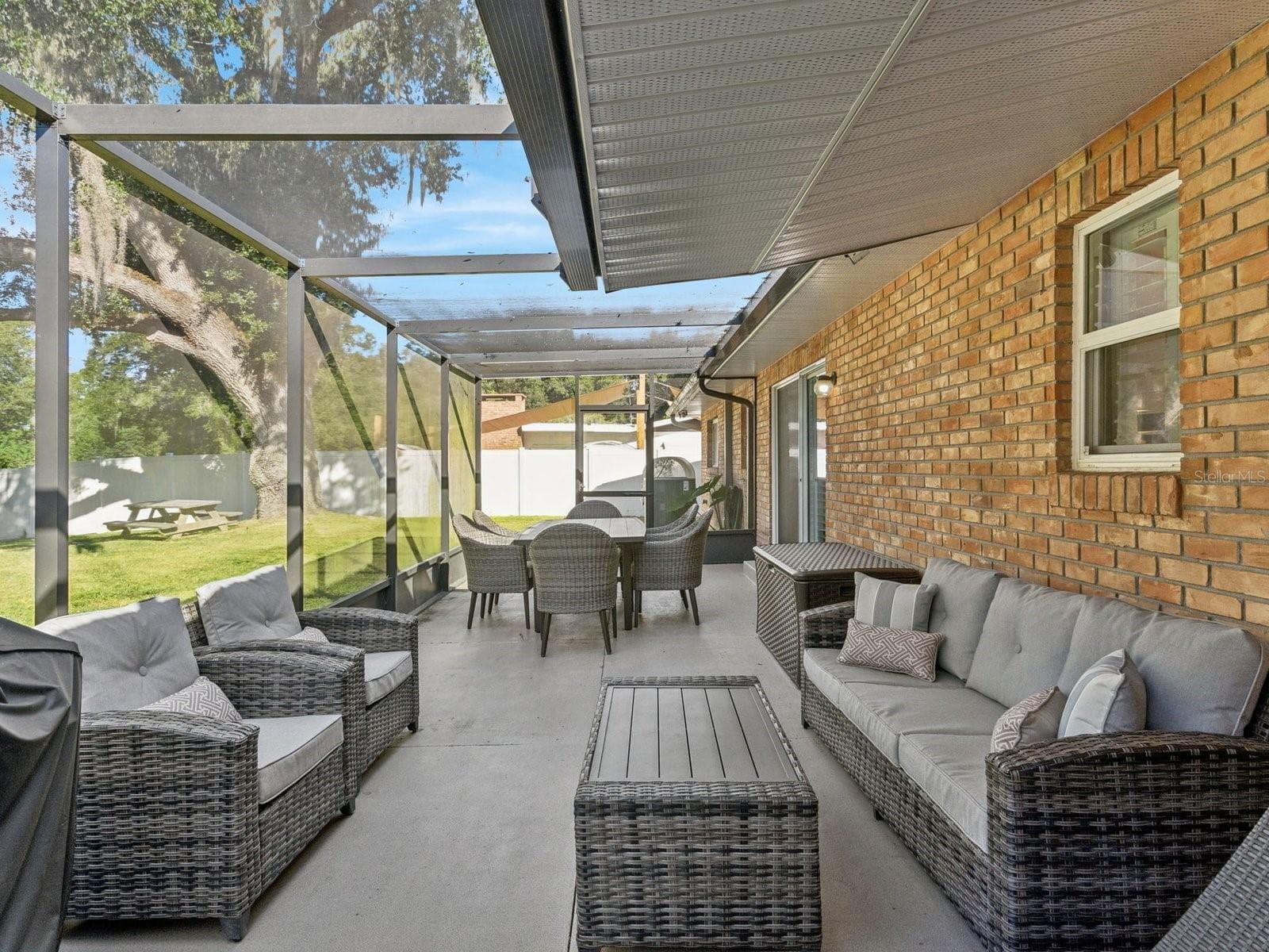 Lanai lounge area - SPRING LAKE MANOR, FRUITLAND PARK