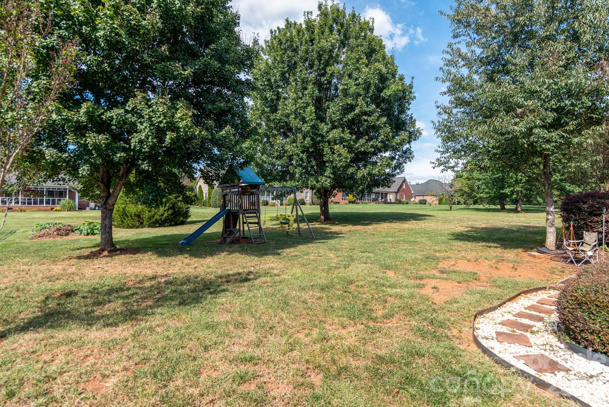 Large level yard. - 2915 Woodfield Lane, Lincolnton