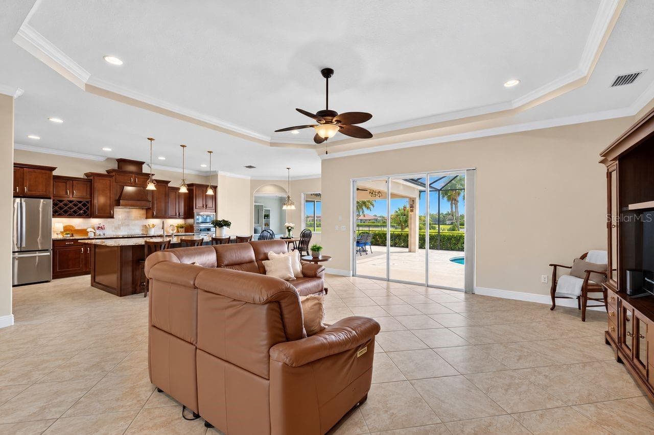 Great room overlooking pool area - 17115 4TH AVE E, BRADENTON