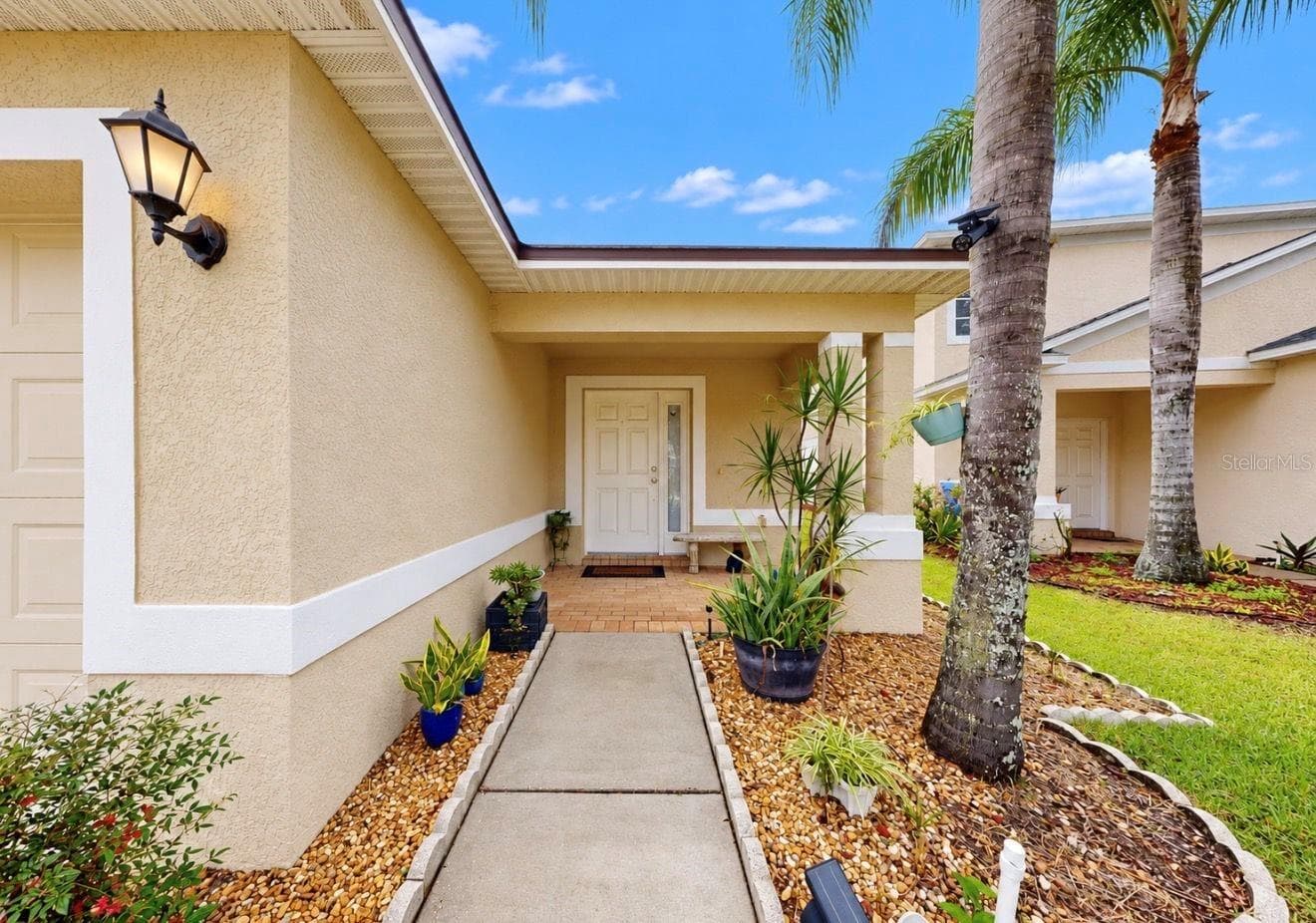 Single Family Residence at 7746 CARRIAGE POINTE DR, GIBSONTON, photo 2 of 24