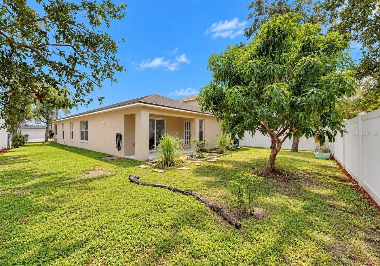 Single Family Residence at 7746 CARRIAGE POINTE DR, GIBSONTON, photo 3 of 24