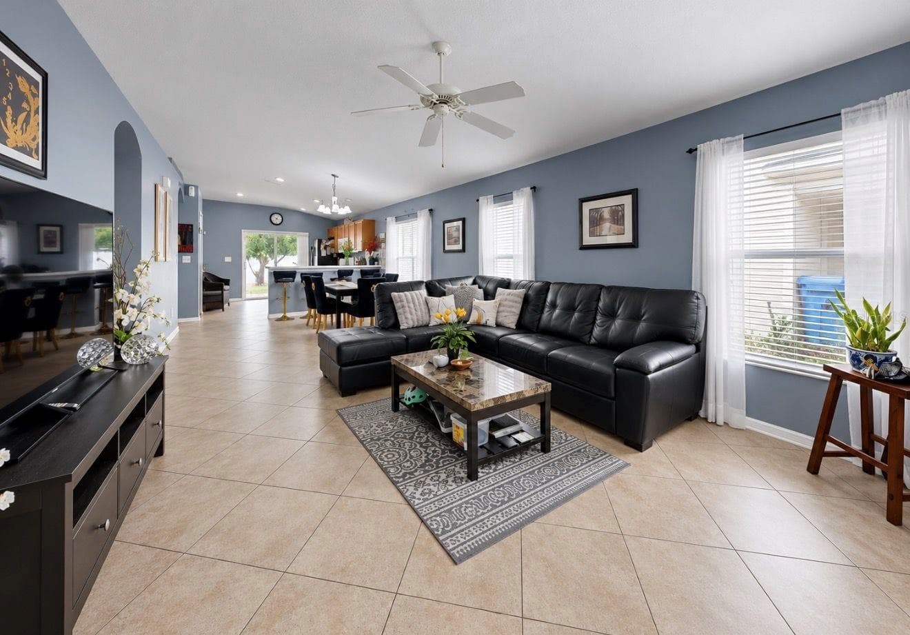 Single Family Residence at 7746 CARRIAGE POINTE DR, GIBSONTON, photo 4 of 24