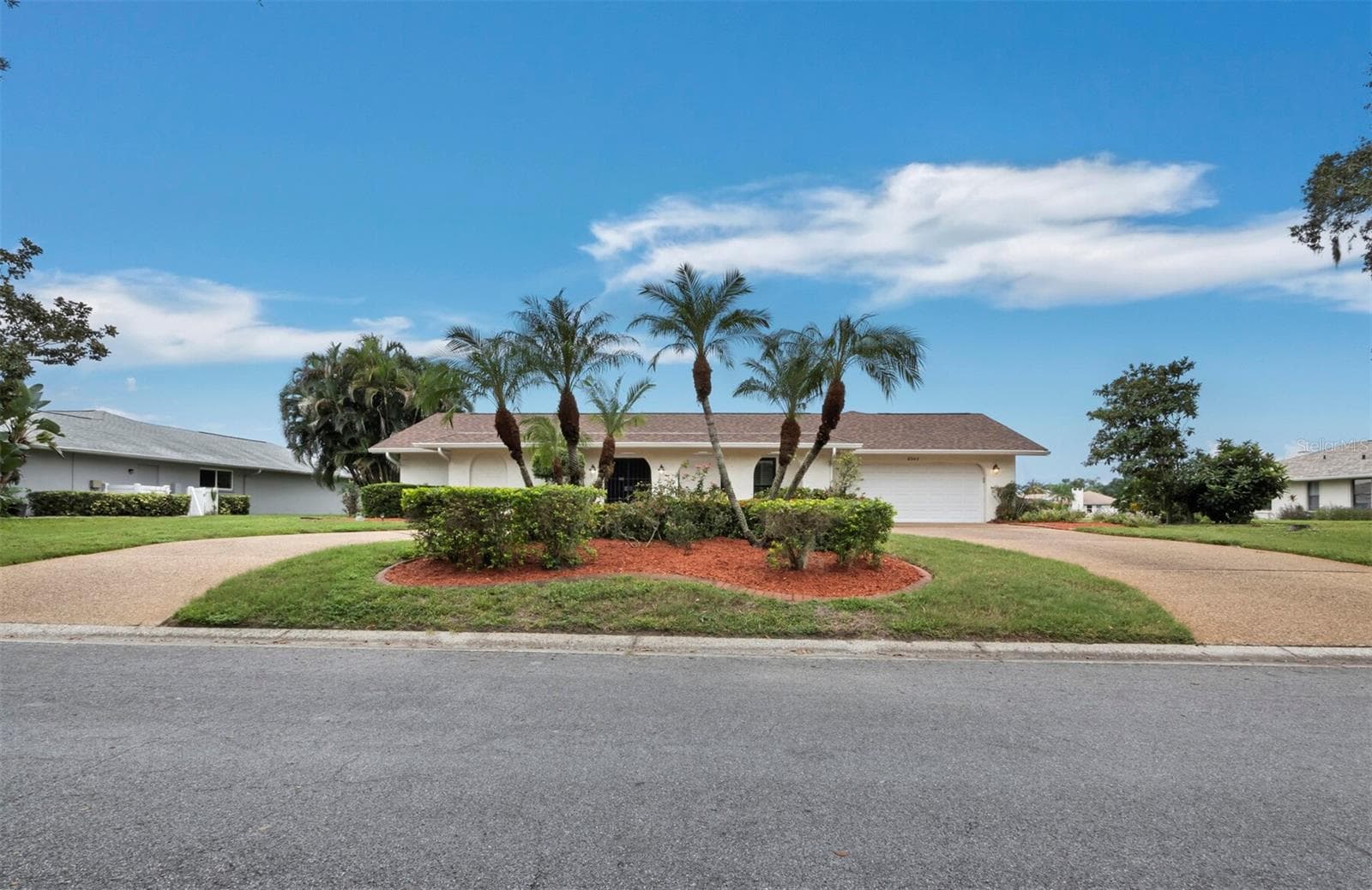 6945 COUNTRY LAKES CIR