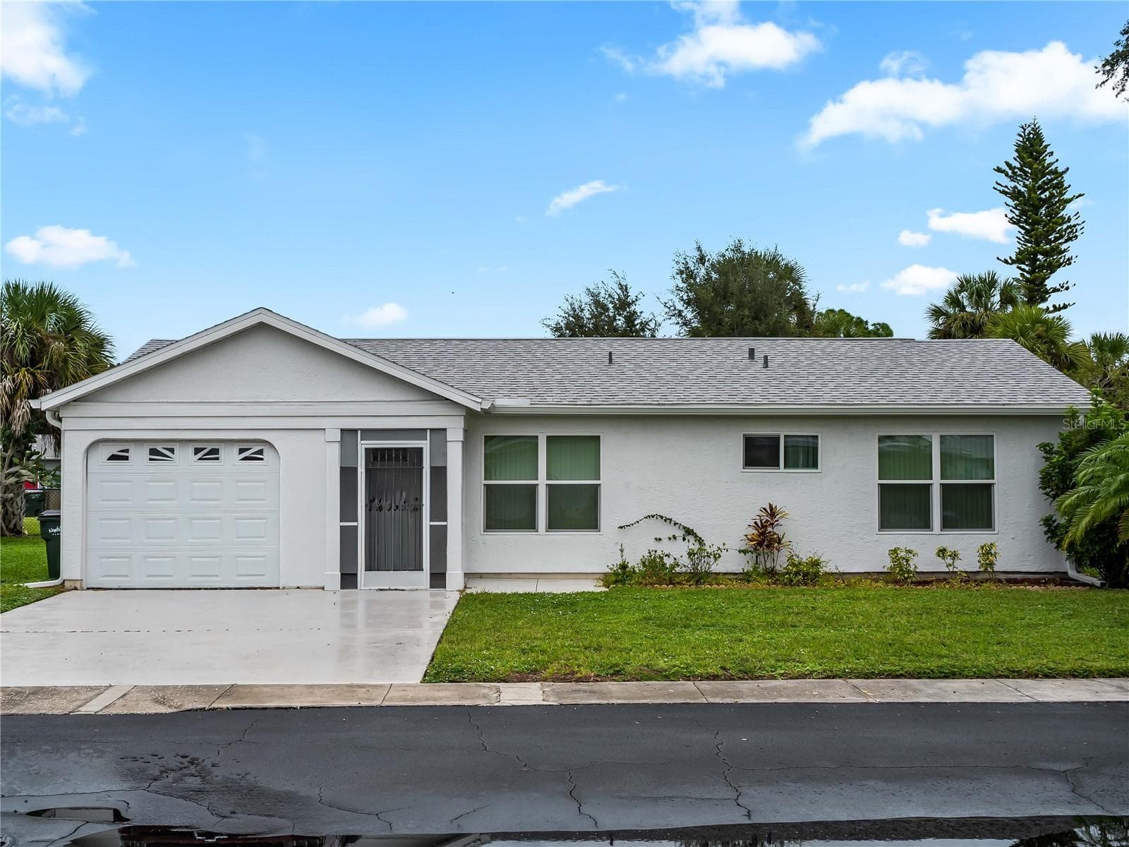 FrontExterior_8130PickwickRd_NorthPort_CurbAppeal_Daylight2.jpg - 8130 PICKWICK RD, NORTH PORT