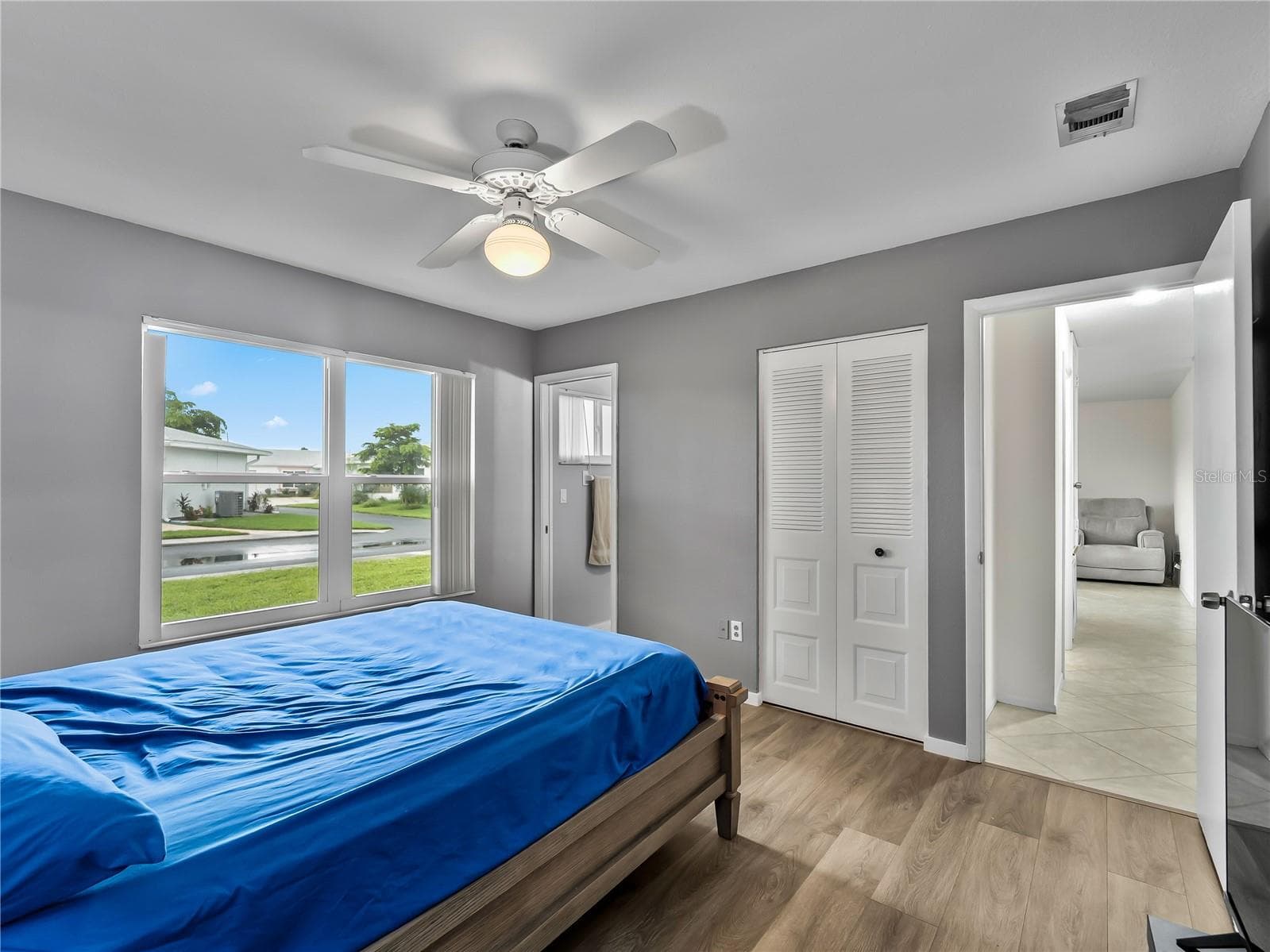 PrimarySuite_8130PickwickRd_NorthPort_EnSuiteBath_WindowView.jpg - 8130 PICKWICK RD, NORTH PORT
