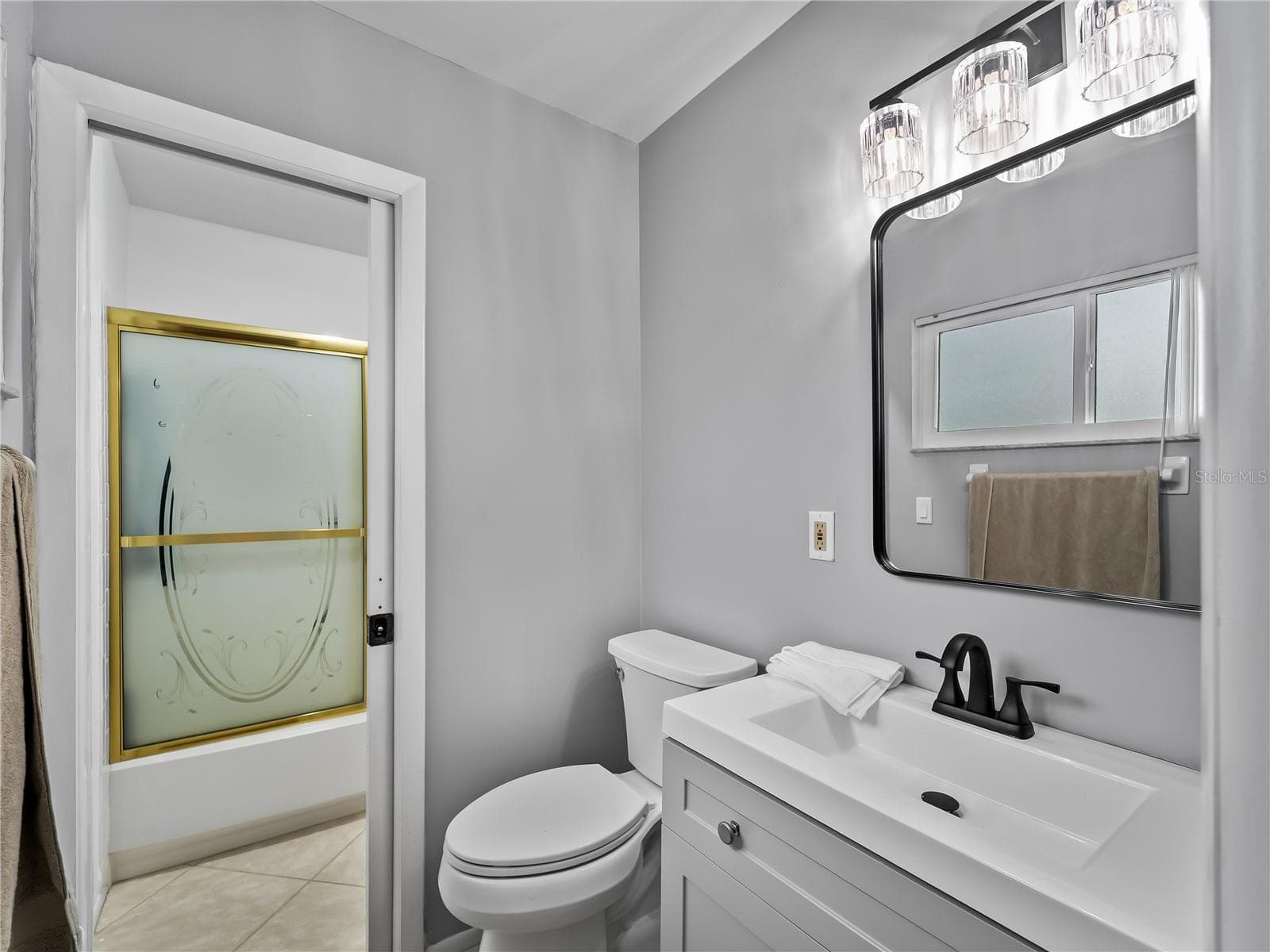 Bath_8130PickwickRd_NorthPort_WalkInShower_Wide.jpg - 8130 PICKWICK RD, NORTH PORT