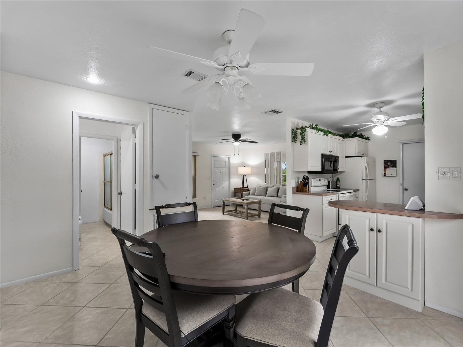 DiningKitchen_8130PickwickRd_NorthPort_OpenConcept_Wide.jpg - 8130 PICKWICK RD, NORTH PORT