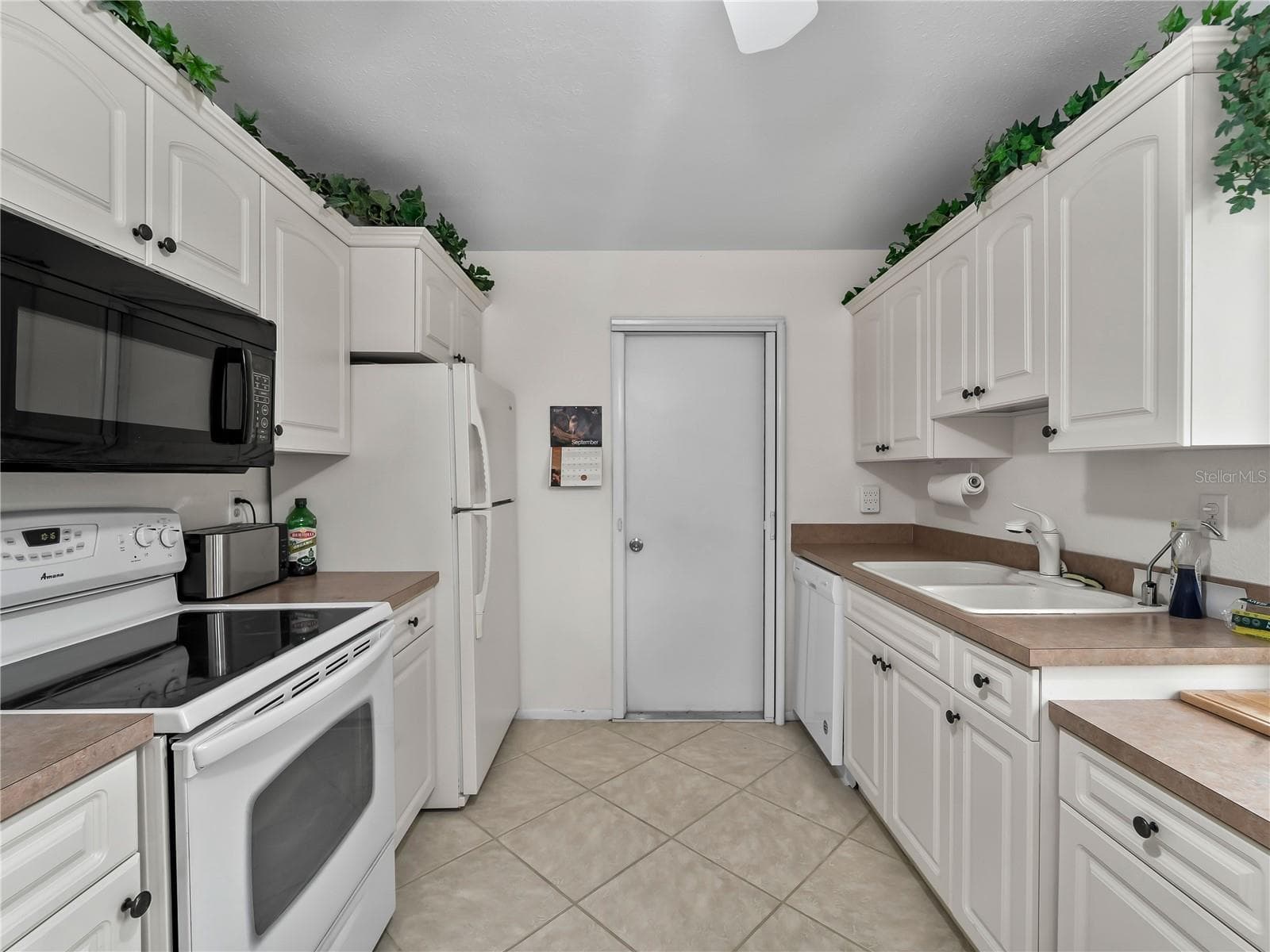 Kitchen_8130PickwickRd_NorthPort_WhiteCabinetry_Wide.jpg - 8130 PICKWICK RD, NORTH PORT