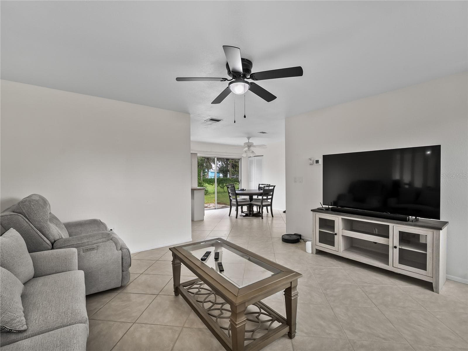 LivingRoom_8130PickwickRd_NorthPort_EntertainmentCenter_Corner.jpg - 8130 PICKWICK RD, NORTH PORT
