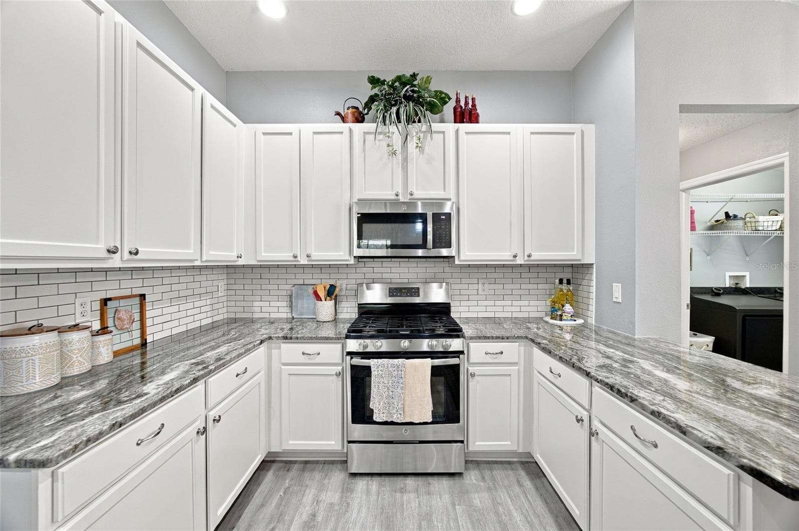Single Family Residence at 6501 BRIDGECREST DR, LITHIA, photo 11 of 55