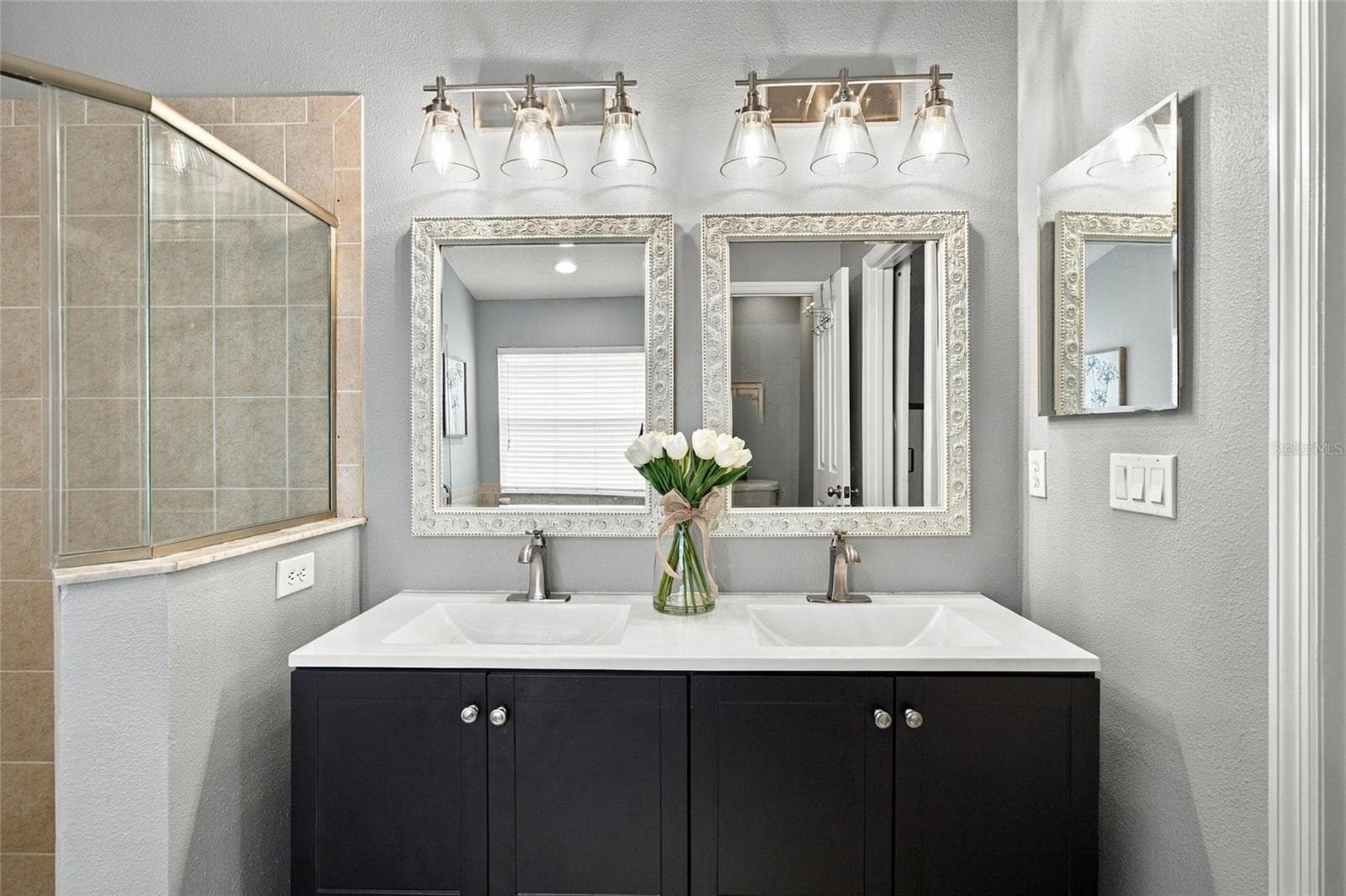 MASTER BATHROOM - 6501 BRIDGECREST DR, LITHIA