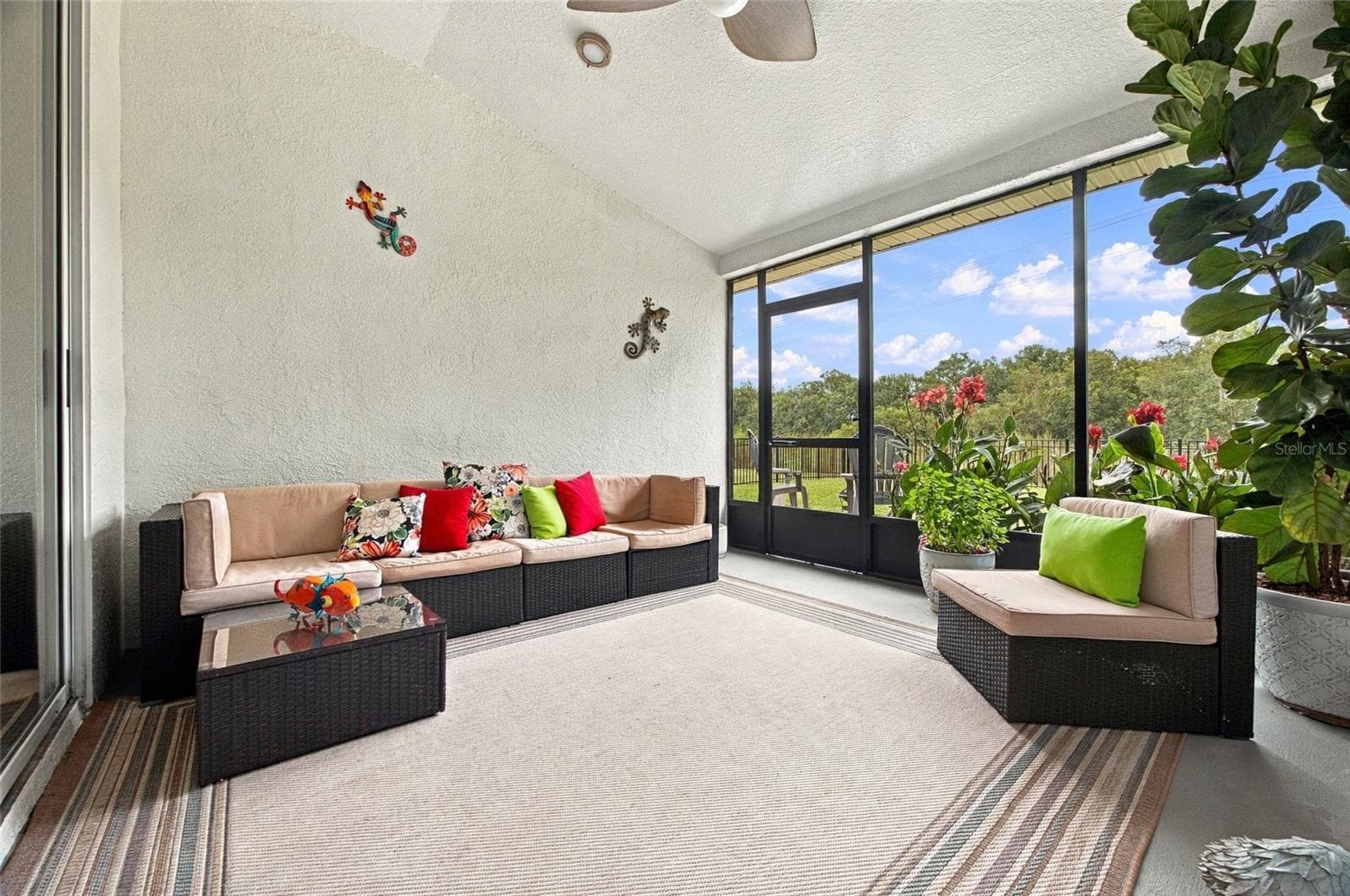 SCREENED IN LANAI - 6501 BRIDGECREST DR, LITHIA