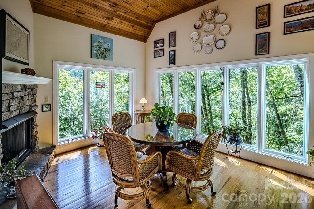 Single Family Residence at 190 New River Lake Drive, Blowing Rock, photo 17 of 45