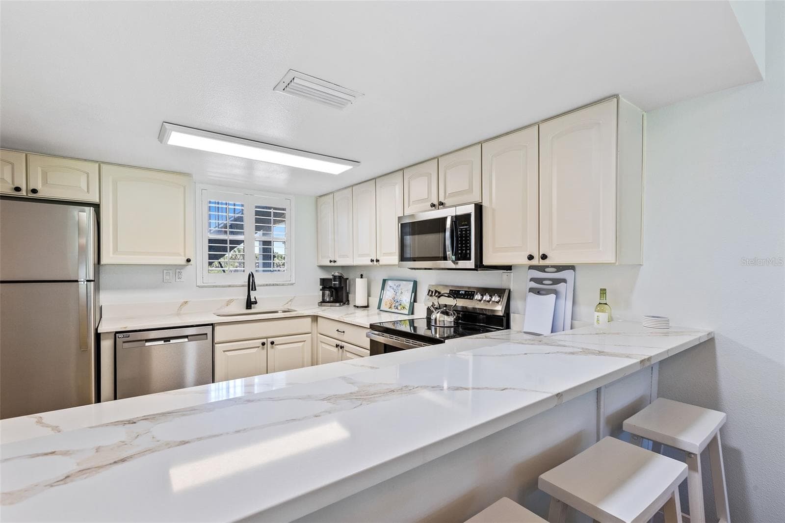 Condominium at 4831 SAXON DR #1080, NEW SMYRNA BEACH, photo 9 of 40