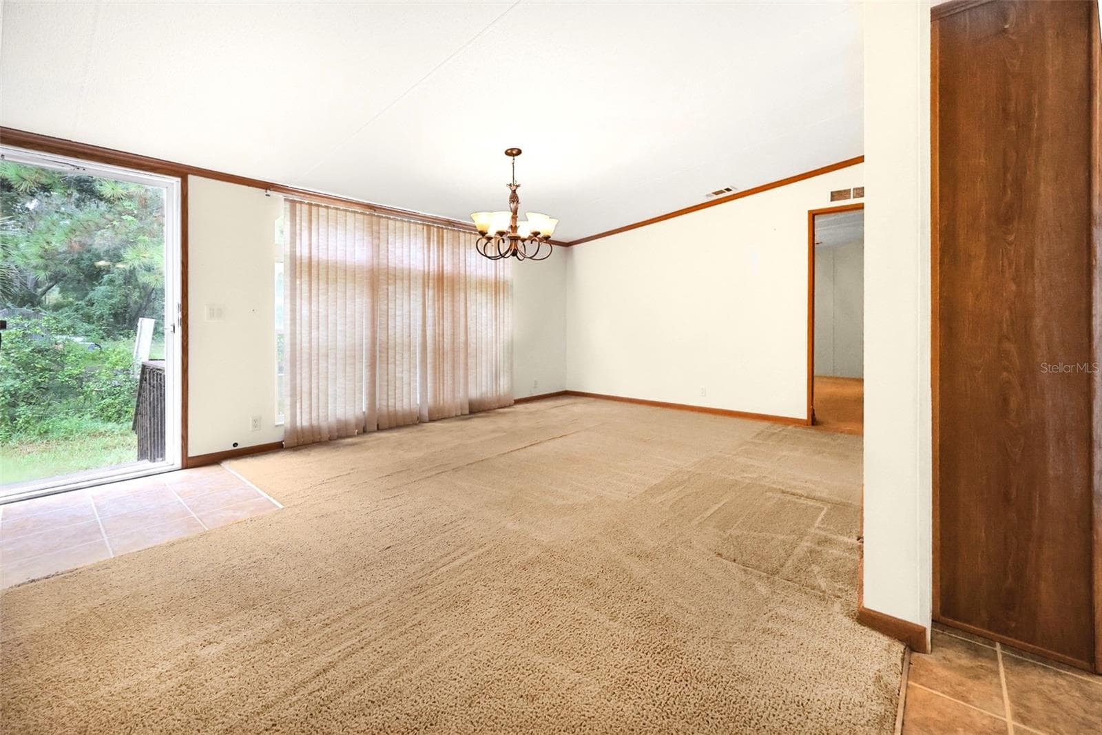 Living room angle 2 - 16145 SE 56TH PLACE RD, OCKLAWAHA