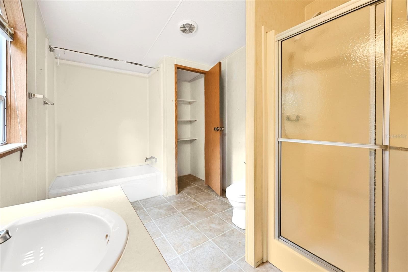 Master bathroom - 16145 SE 56TH PLACE RD, OCKLAWAHA