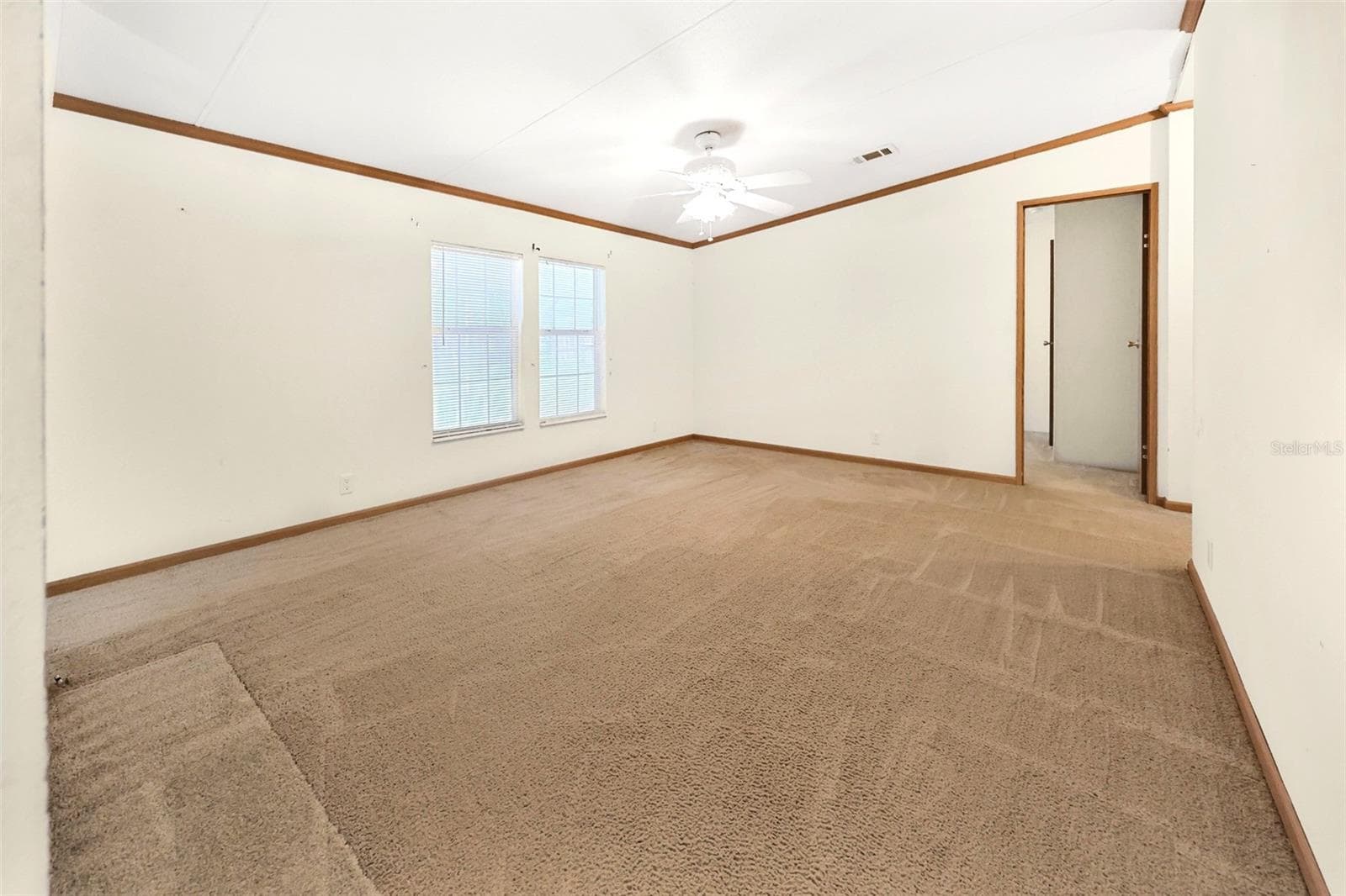 Sitting area next to living room leading to secondary bedrooms - 16145 SE 56TH PLACE RD, OCKLAWAHA
