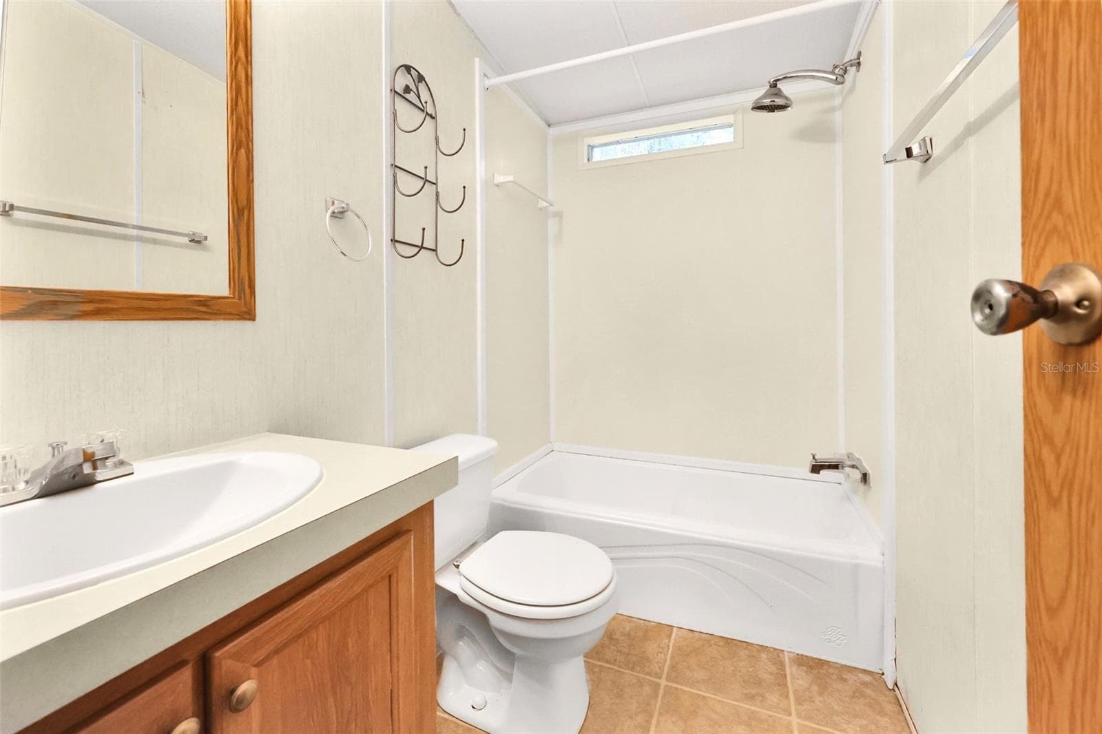 Secondary bathroom - 16145 SE 56TH PLACE RD, OCKLAWAHA