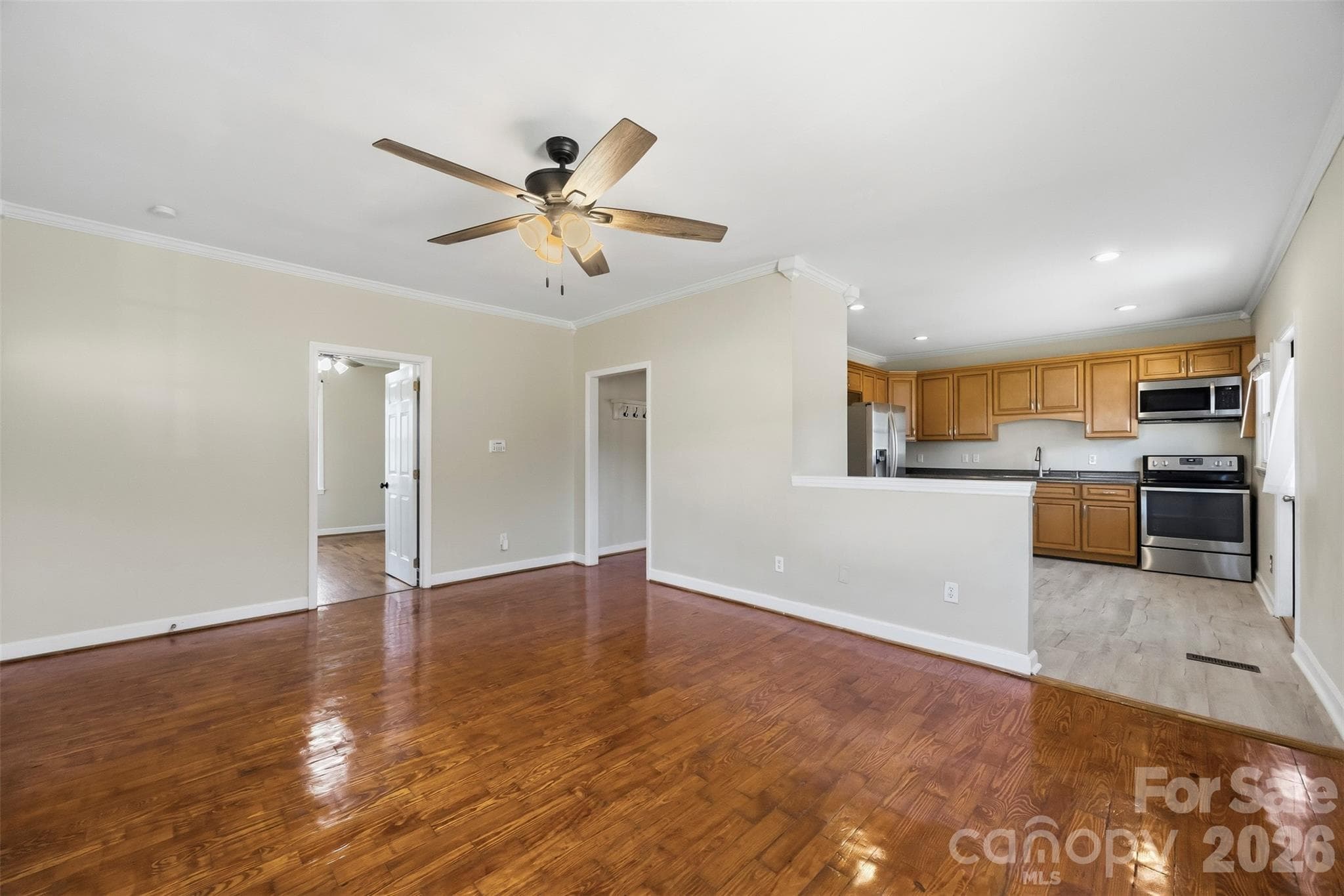 Single Family Residence at 1501 Perfection Avenue, Belmont, photo 7 of 38