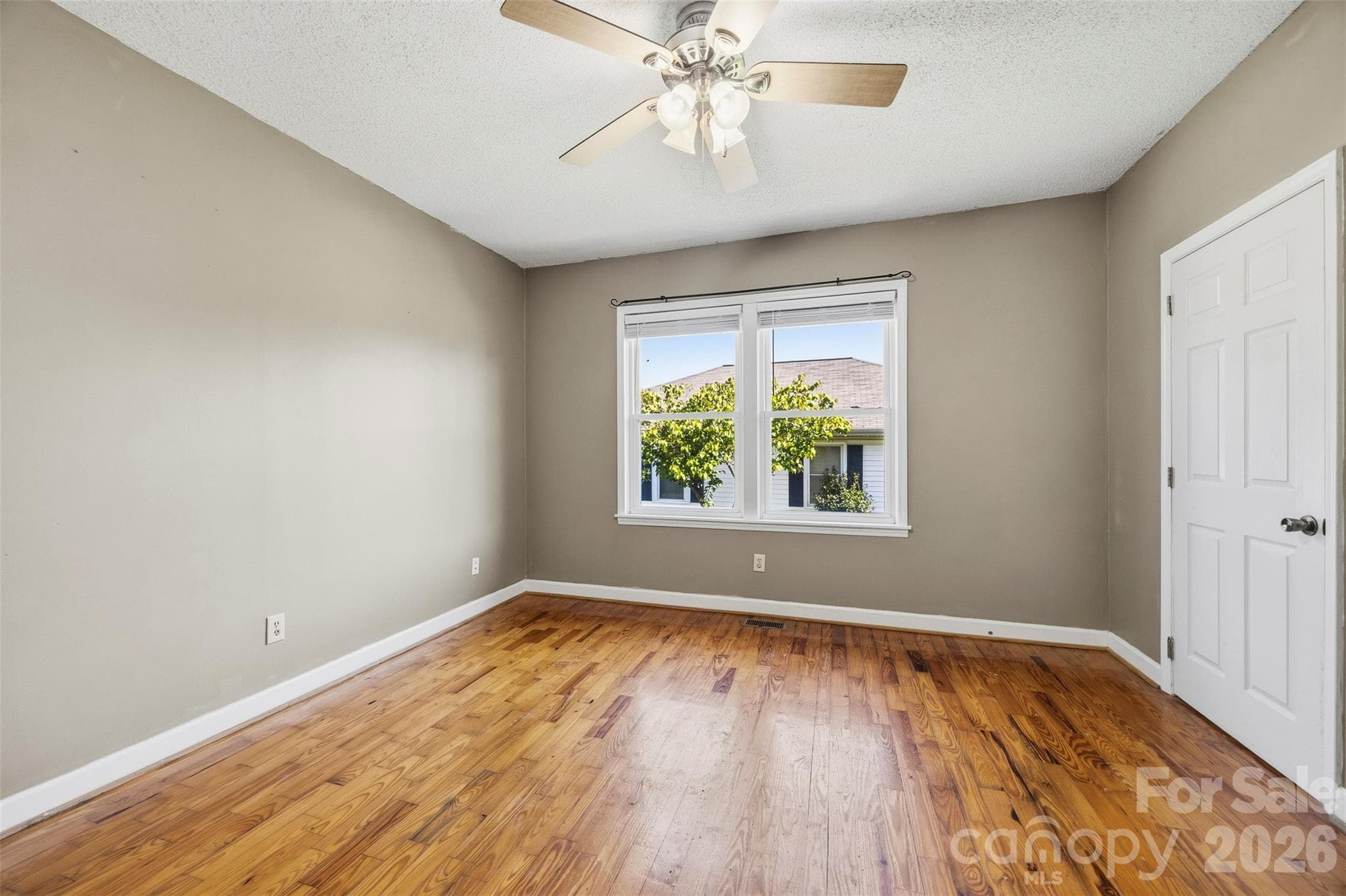 Single Family Residence at 1501 Perfection Avenue, Belmont, photo 18 of 38